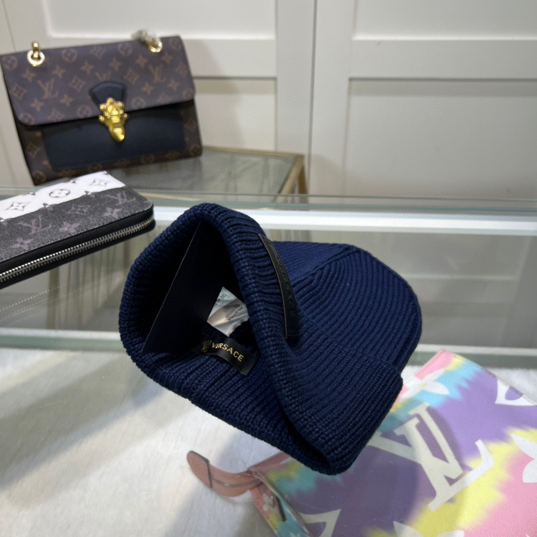配防尘袋上新ꫛꫀꪝ ❥——❤范思哲VERSACE 经典毛线帽 经典刺绣简约大方，时尚休闲设计 跑量新品