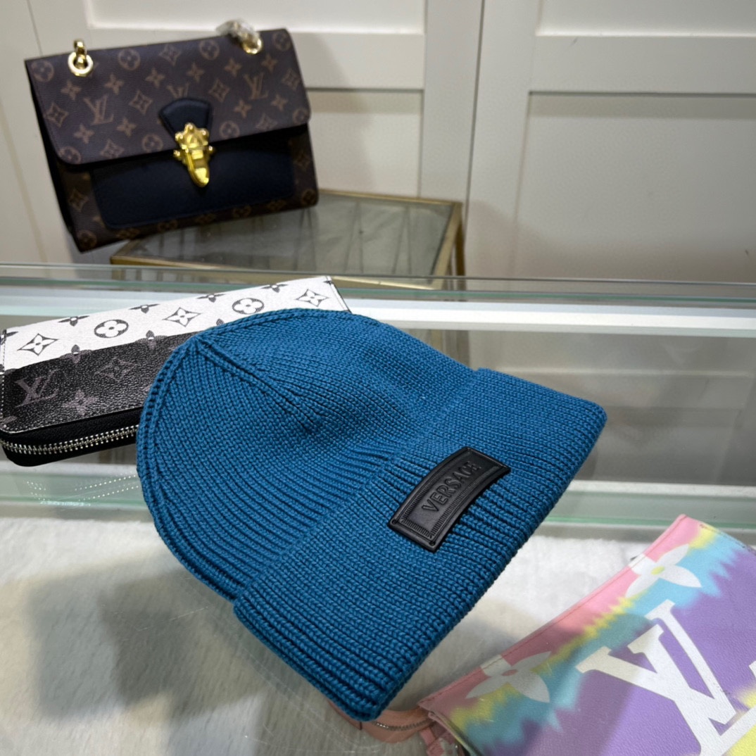 配防尘袋上新ꫛꫀꪝ ❥——❤范思哲VERSACE 经典毛线帽 经典刺绣简约大方，时尚休闲设计 跑量新品