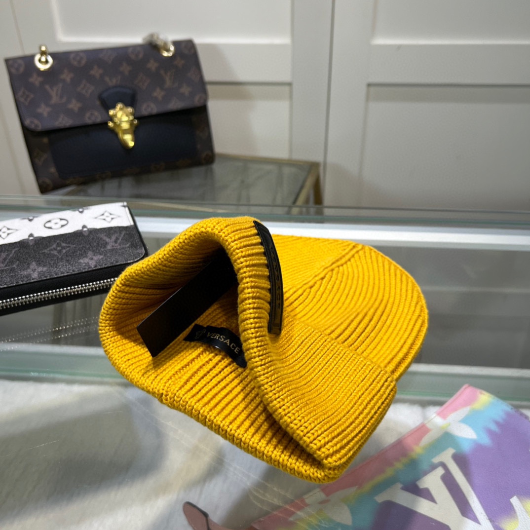 配防尘袋上新ꫛꫀꪝ ❥——❤范思哲VERSACE 经典毛线帽 经典刺绣简约大方，时尚休闲设计 跑量新品
