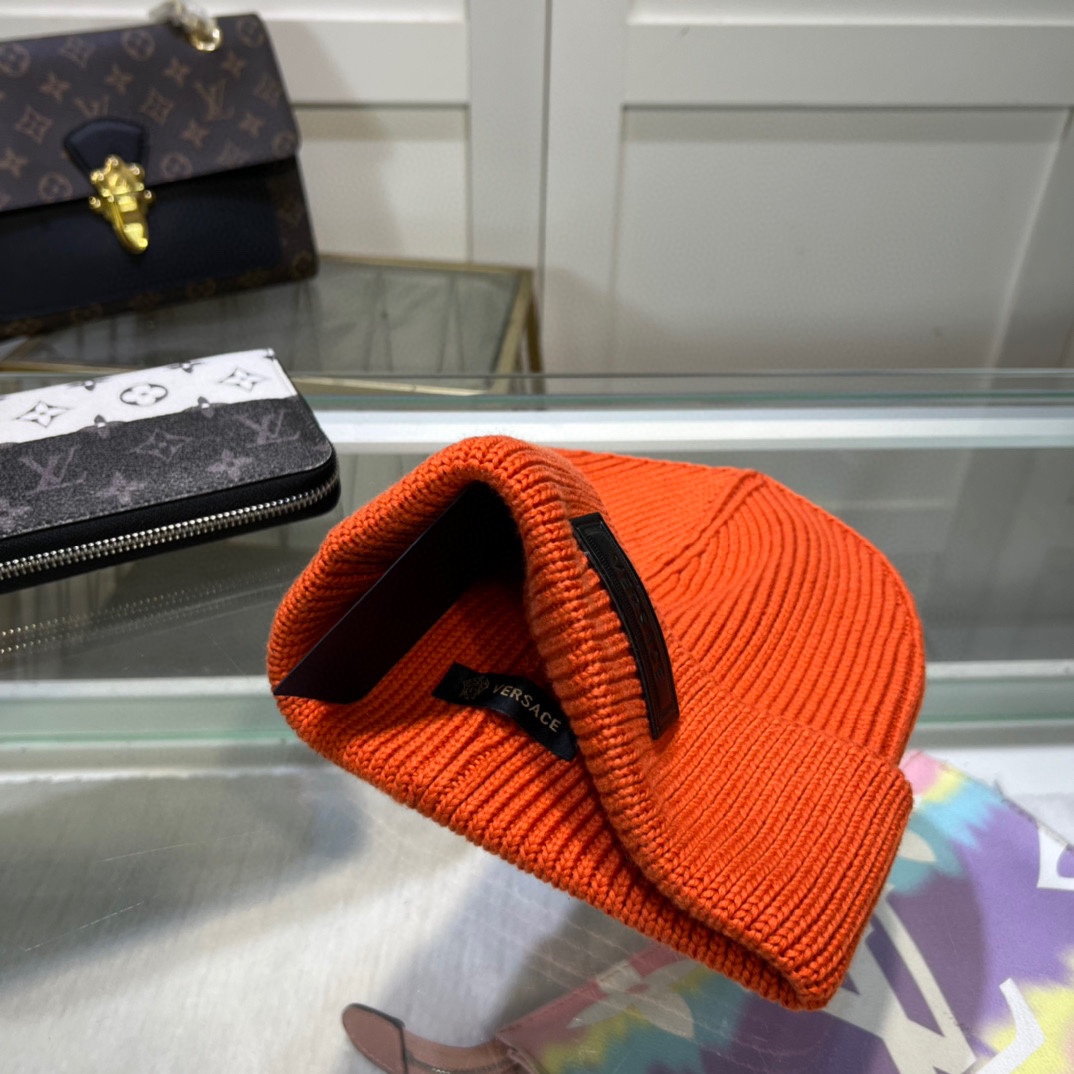 配防尘袋上新ꫛꫀꪝ ❥——❤范思哲VERSACE 经典毛线帽 经典刺绣简约大方，时尚休闲设计 跑量新品