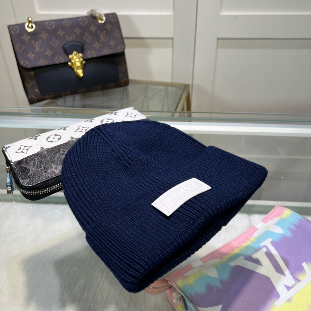 配防尘袋上新ꫛꫀꪝ ❥——❤范思哲VERSACE 经典毛线帽 经典刺绣简约大方，时尚休闲设计 跑量新品