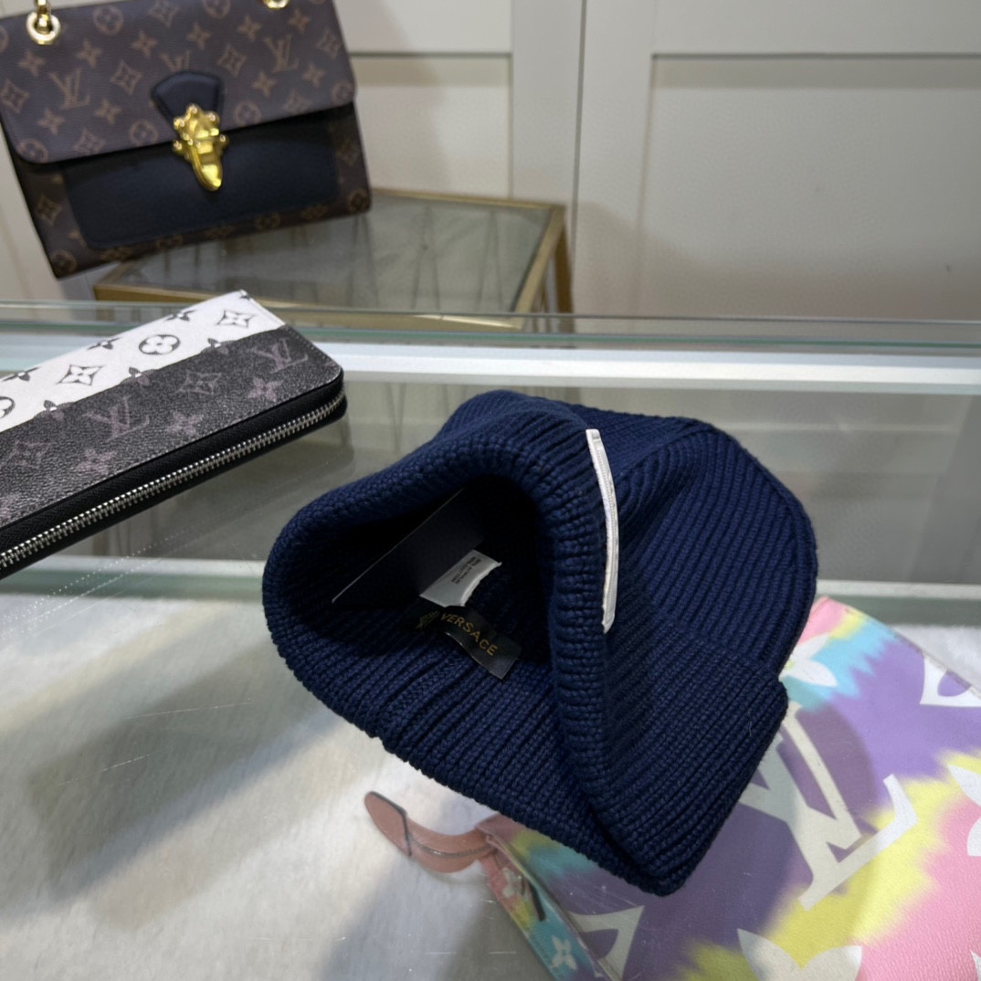 配防尘袋上新ꫛꫀꪝ ❥——❤范思哲VERSACE 经典毛线帽 经典刺绣简约大方，时尚休闲设计 跑量新品