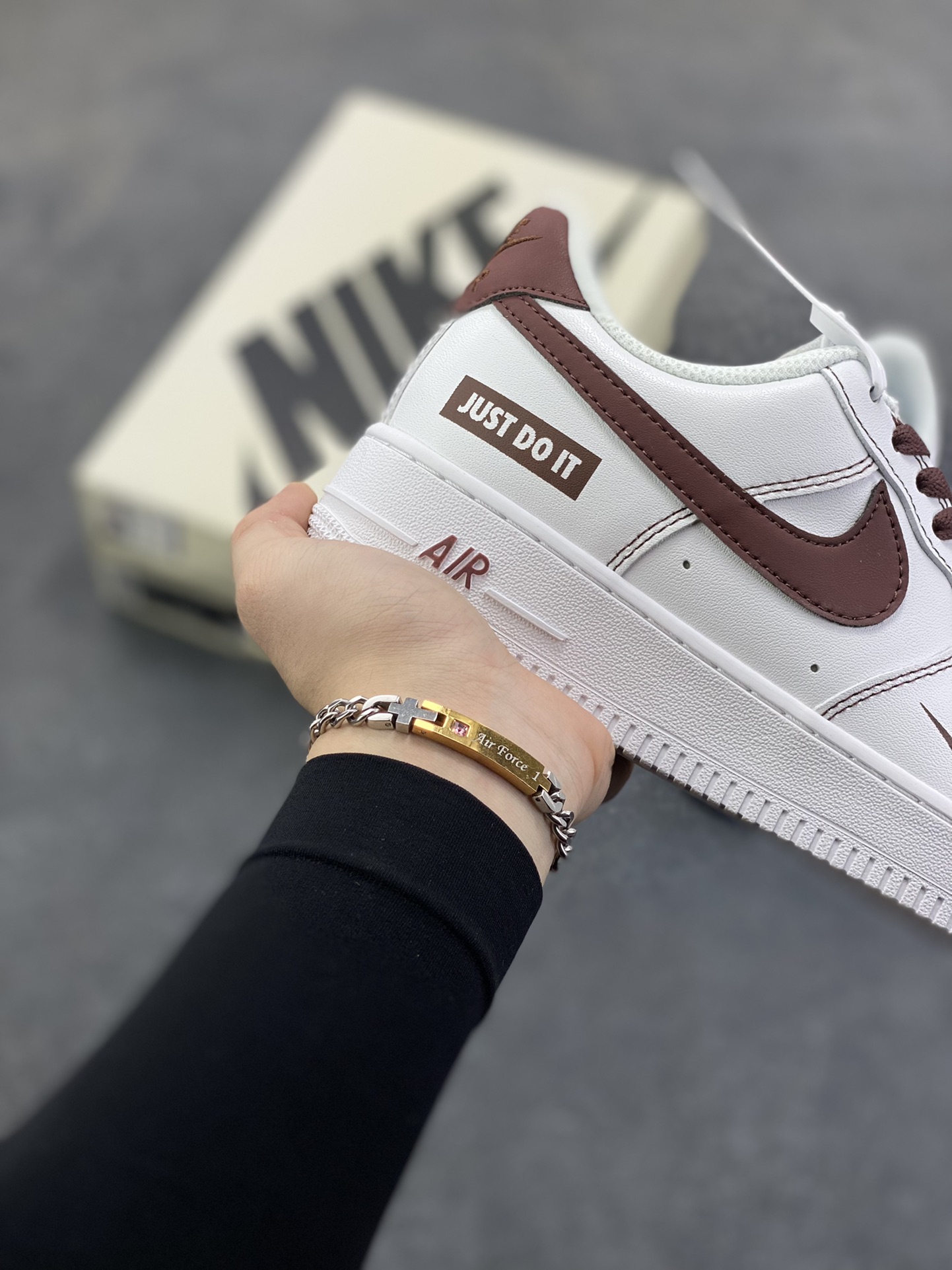 图片[6]-Nike Air Force 1 Low “Just Do It”联名白棕 空军一号低帮运动休闲板鞋 原楦头原纸板 打造纯正空军版型#专注外贸渠道 全掌内置蜂窝气垫 #原盒配件 原厂中底钢印、拉帮完美 货号：CW2288-027 尺码：36 36.5 37.5 38 38.5 39 40 40.5 41 42 42.5 43 44 44.5 45-选品中心