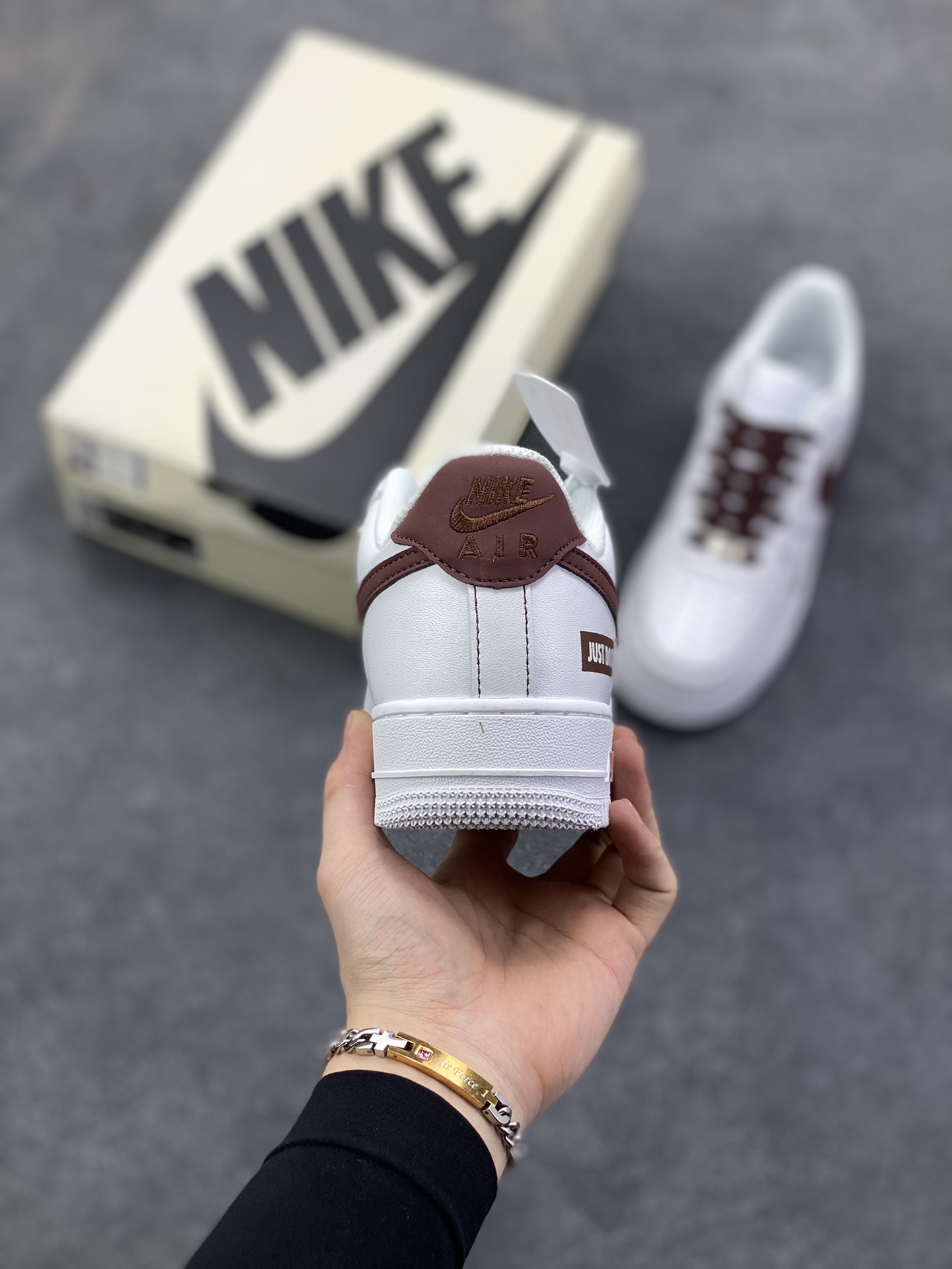 图片[4]-Nike Air Force 1 Low “Just Do It”联名白棕 空军一号低帮运动休闲板鞋 原楦头原纸板 打造纯正空军版型#专注外贸渠道 全掌内置蜂窝气垫 #原盒配件 原厂中底钢印、拉帮完美 货号：CW2288-027 尺码：36 36.5 37.5 38 38.5 39 40 40.5 41 42 42.5 43 44 44.5 45-选品中心