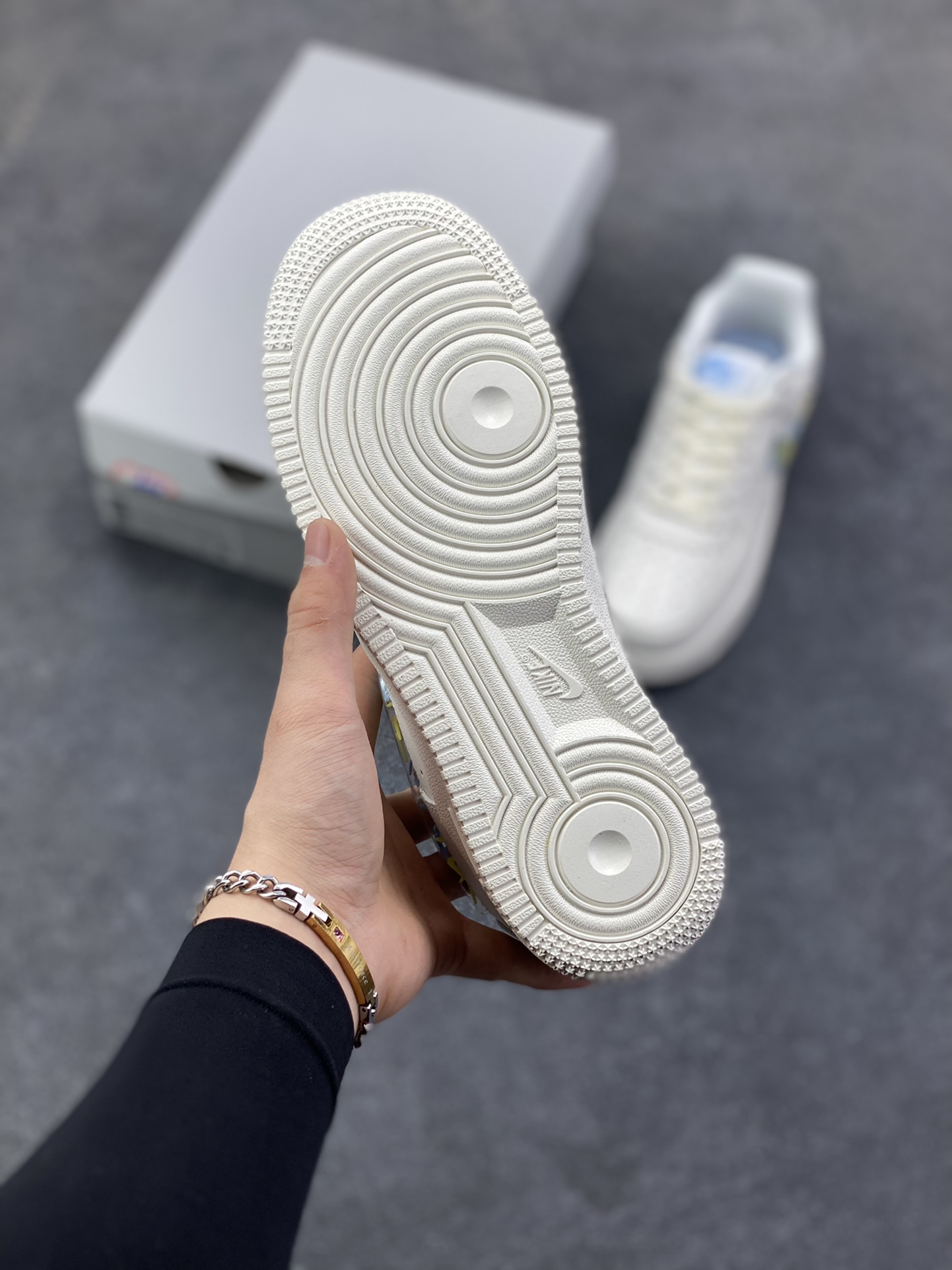 图片[5]-Nike Air Force 1 Low 米白果冻勾 空军一号低帮运动休闲板鞋 原楦头原纸板 打造纯正空军版型#专注外贸渠道 全掌内置蜂窝气垫 #原盒配件 原厂中底钢印、拉帮完美 货号：IM6697-141 尺码：36 36.5 37.5 38 38.5 39 40 40.5 41 42 42.5 43 44 44.5 45-选品中心