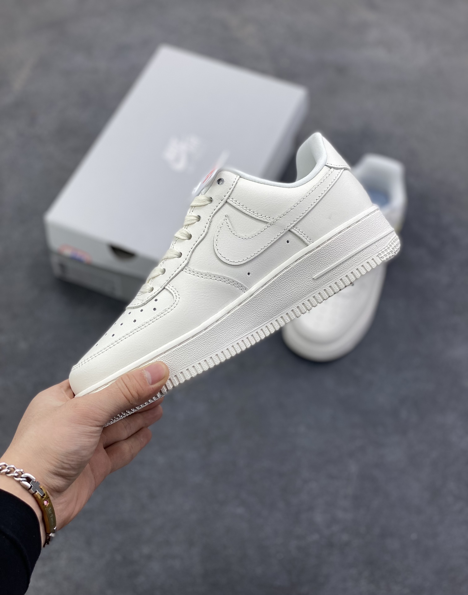 图片[3]-Nike Air Force 1 Low 米白果冻勾 空军一号低帮运动休闲板鞋 原楦头原纸板 打造纯正空军版型#专注外贸渠道 全掌内置蜂窝气垫 #原盒配件 原厂中底钢印、拉帮完美 货号：IM6697-141 尺码：36 36.5 37.5 38 38.5 39 40 40.5 41 42 42.5 43 44 44.5 45-选品中心