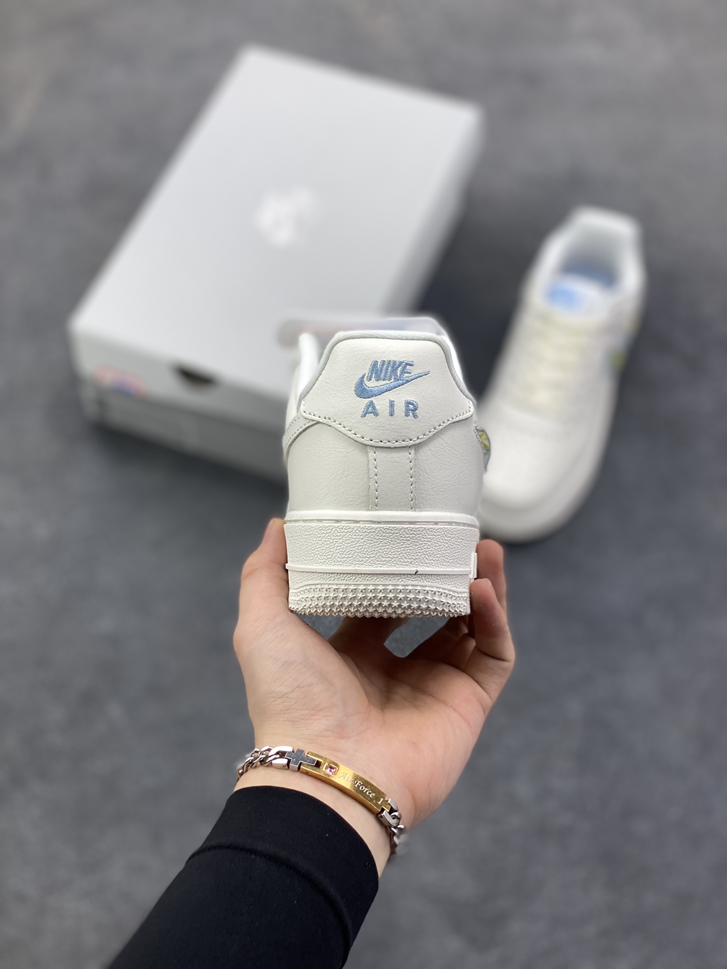 图片[4]-Nike Air Force 1 Low 米白果冻勾 空军一号低帮运动休闲板鞋 原楦头原纸板 打造纯正空军版型#专注外贸渠道 全掌内置蜂窝气垫 #原盒配件 原厂中底钢印、拉帮完美 货号：IM6697-141 尺码：36 36.5 37.5 38 38.5 39 40 40.5 41 42 42.5 43 44 44.5 45-选品中心