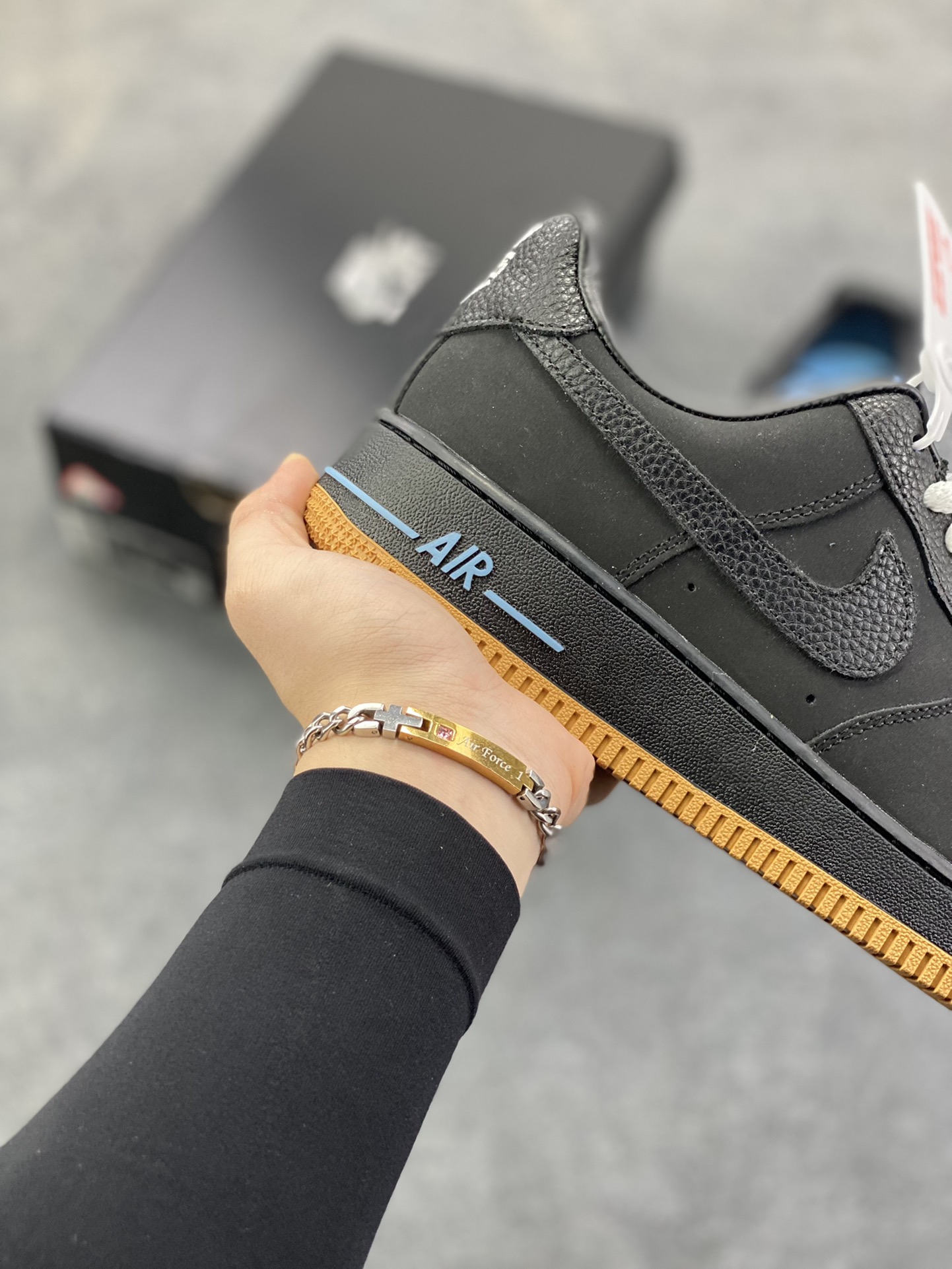 图片[6]-Nike Air Force 1 Low 磨砂黑生胶 空军一号低帮运动休闲板鞋 原楦头原纸板 打造纯正空军版型#专注外贸渠道 全掌内置蜂窝气垫 #原盒配件 原厂中底钢印、拉帮完美 货号：IQ9770-001 尺码：36 36.5 37.5 38 38.5 39 40 40.5 41 42 42.5 43 44 44.5 45-选品中心
