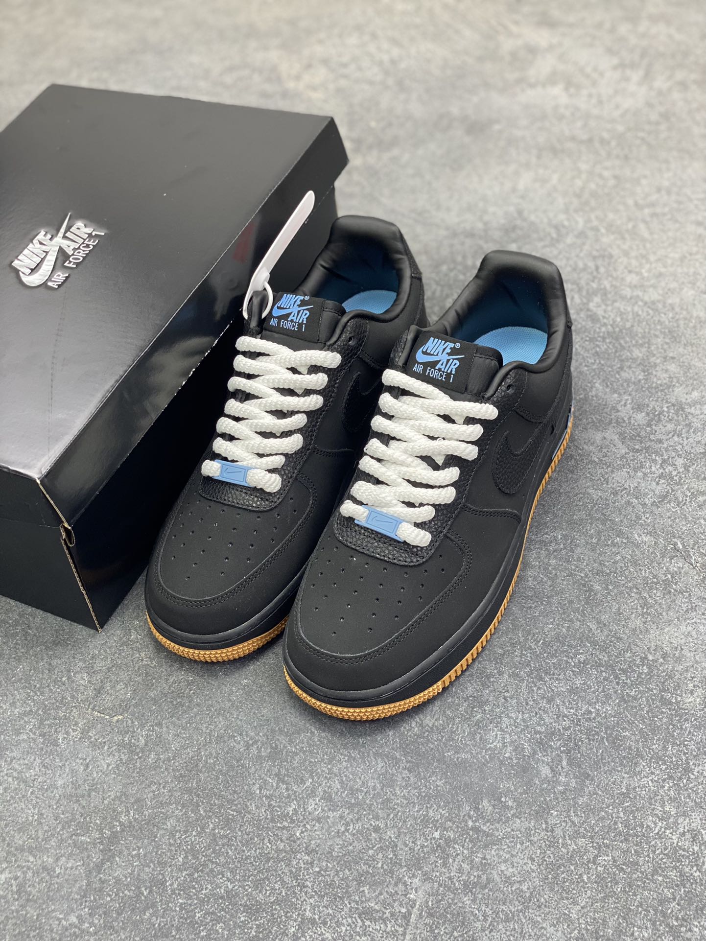 图片[8]-Nike Air Force 1 Low 磨砂黑生胶 空军一号低帮运动休闲板鞋 原楦头原纸板 打造纯正空军版型#专注外贸渠道 全掌内置蜂窝气垫 #原盒配件 原厂中底钢印、拉帮完美 货号：IQ9770-001 尺码：36 36.5 37.5 38 38.5 39 40 40.5 41 42 42.5 43 44 44.5 45-选品中心