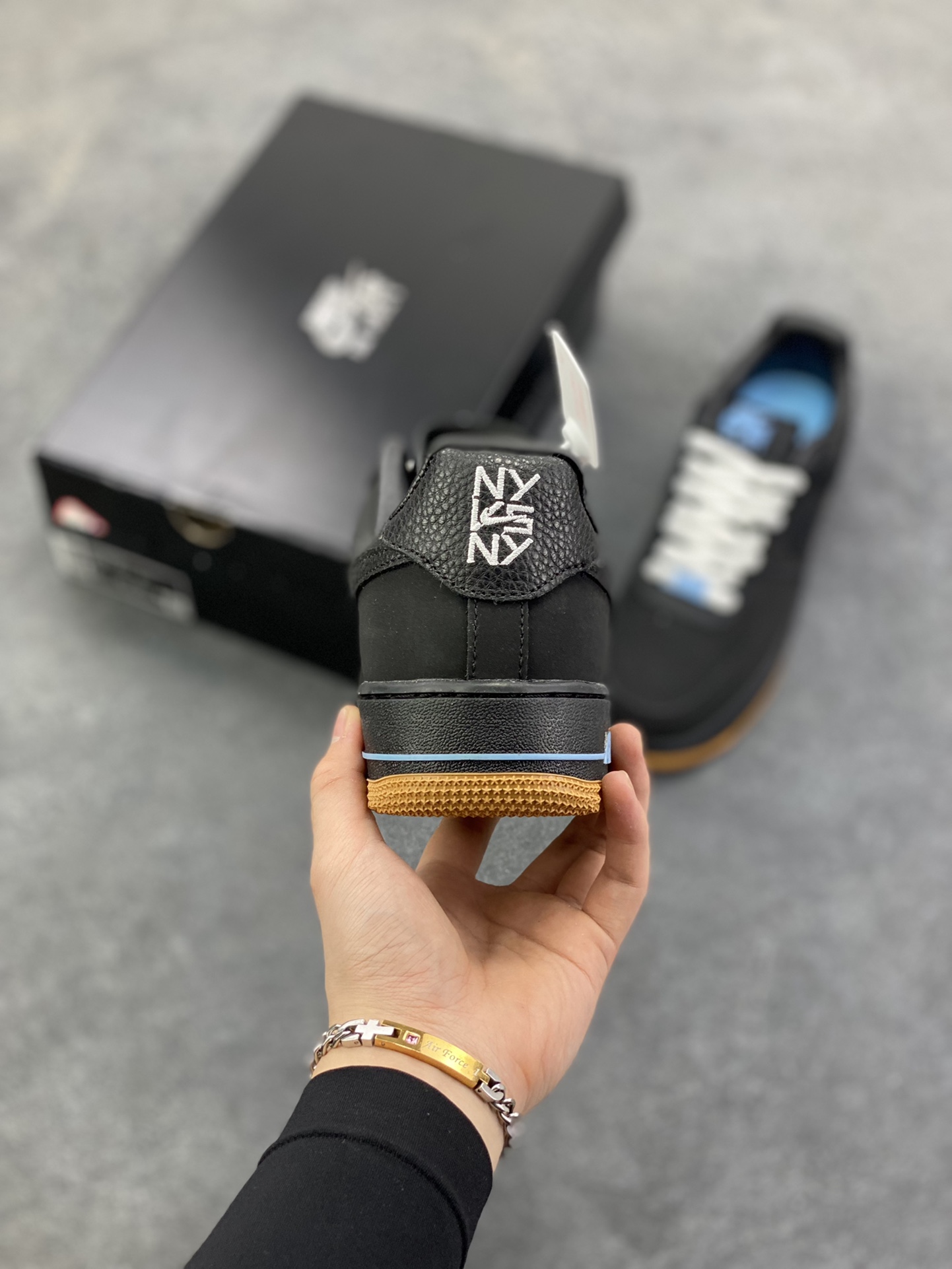 图片[4]-Nike Air Force 1 Low 磨砂黑生胶 空军一号低帮运动休闲板鞋 原楦头原纸板 打造纯正空军版型#专注外贸渠道 全掌内置蜂窝气垫 #原盒配件 原厂中底钢印、拉帮完美 货号：IQ9770-001 尺码：36 36.5 37.5 38 38.5 39 40 40.5 41 42 42.5 43 44 44.5 45-选品中心