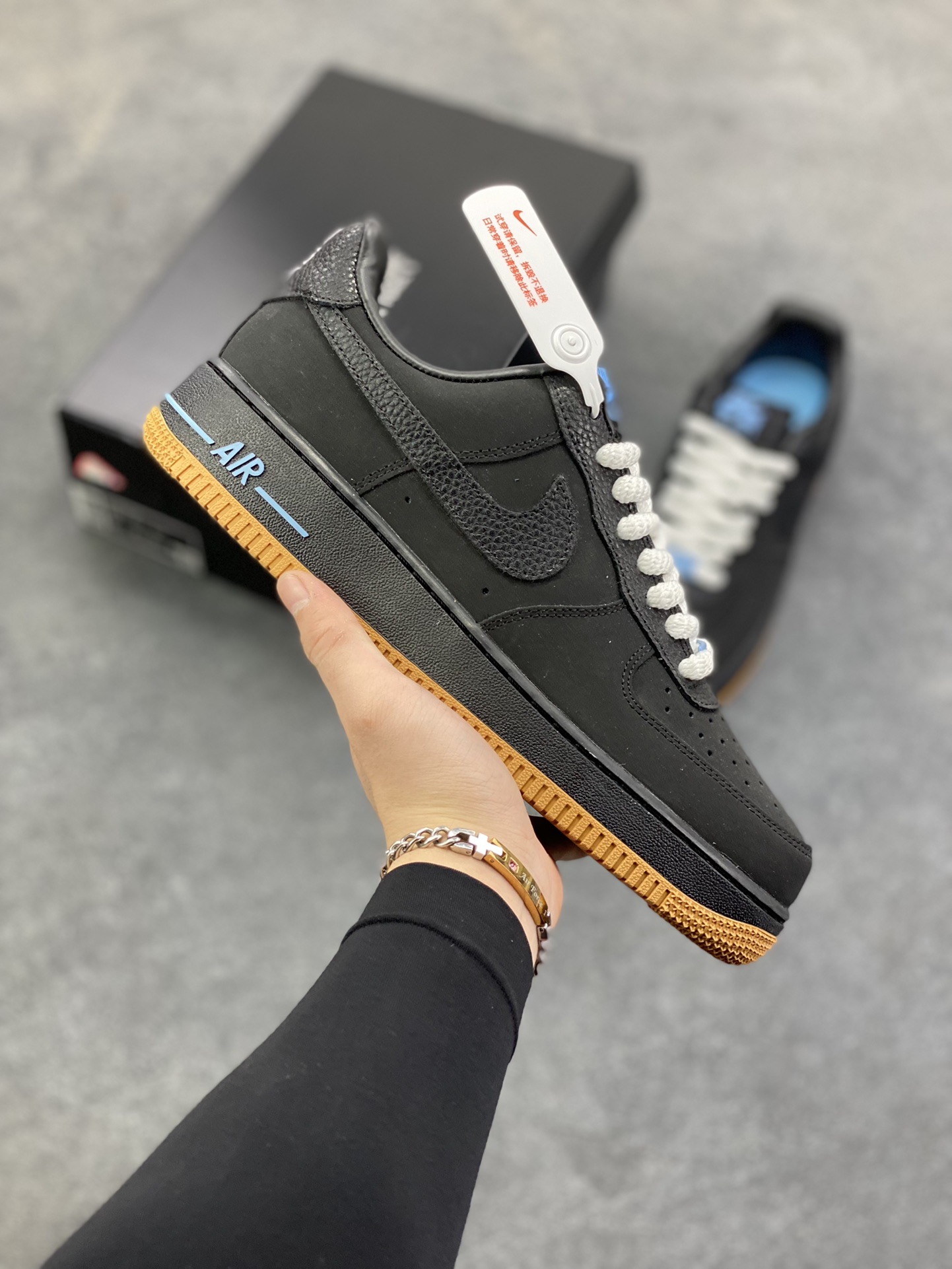 Nike Air Force 1 Low 磨砂黑生胶 空军一号低帮运动休闲板鞋 原楦头原纸板 打造纯正空军版型#专注外贸渠道 全掌内置蜂窝气垫 #原盒配件 原厂中底钢印、拉帮完美 货号：IQ9770-001 尺码：36 36.5 37.5 38 38.5 39 40 40.5 41 42 42.5 43 44 44.5 45-选品中心