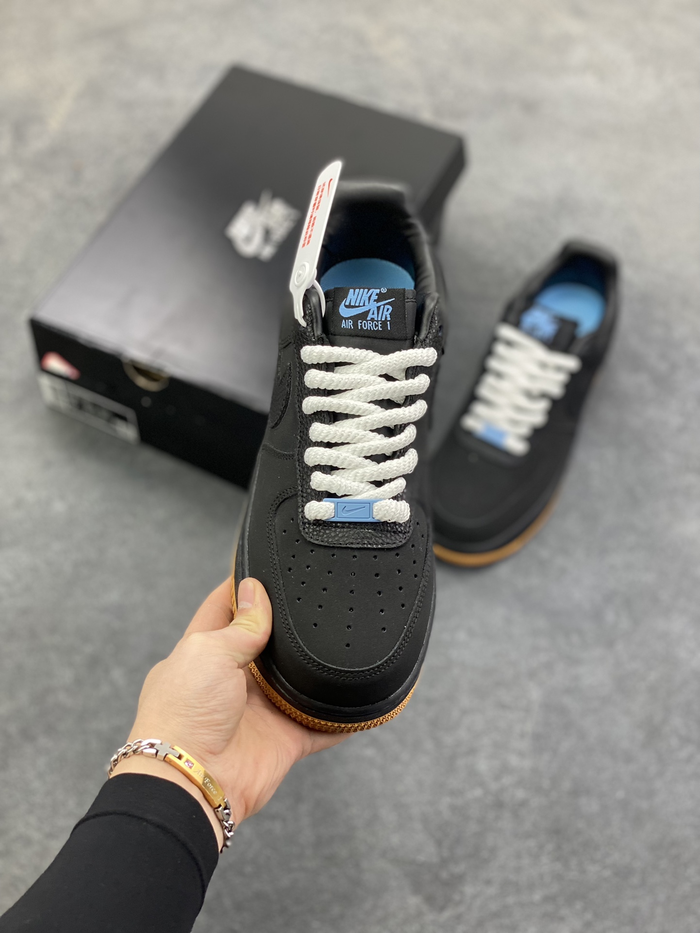 图片[2]-Nike Air Force 1 Low 磨砂黑生胶 空军一号低帮运动休闲板鞋 原楦头原纸板 打造纯正空军版型#专注外贸渠道 全掌内置蜂窝气垫 #原盒配件 原厂中底钢印、拉帮完美 货号：IQ9770-001 尺码：36 36.5 37.5 38 38.5 39 40 40.5 41 42 42.5 43 44 44.5 45-选品中心
