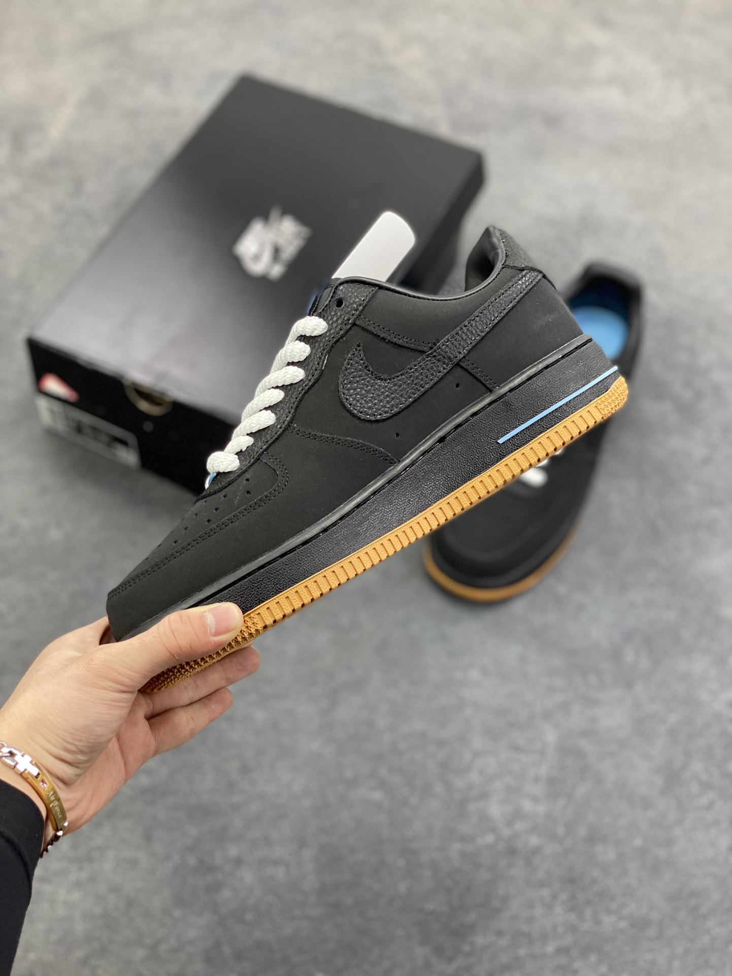 图片[3]-Nike Air Force 1 Low 磨砂黑生胶 空军一号低帮运动休闲板鞋 原楦头原纸板 打造纯正空军版型#专注外贸渠道 全掌内置蜂窝气垫 #原盒配件 原厂中底钢印、拉帮完美 货号：IQ9770-001 尺码：36 36.5 37.5 38 38.5 39 40 40.5 41 42 42.5 43 44 44.5 45-选品中心
