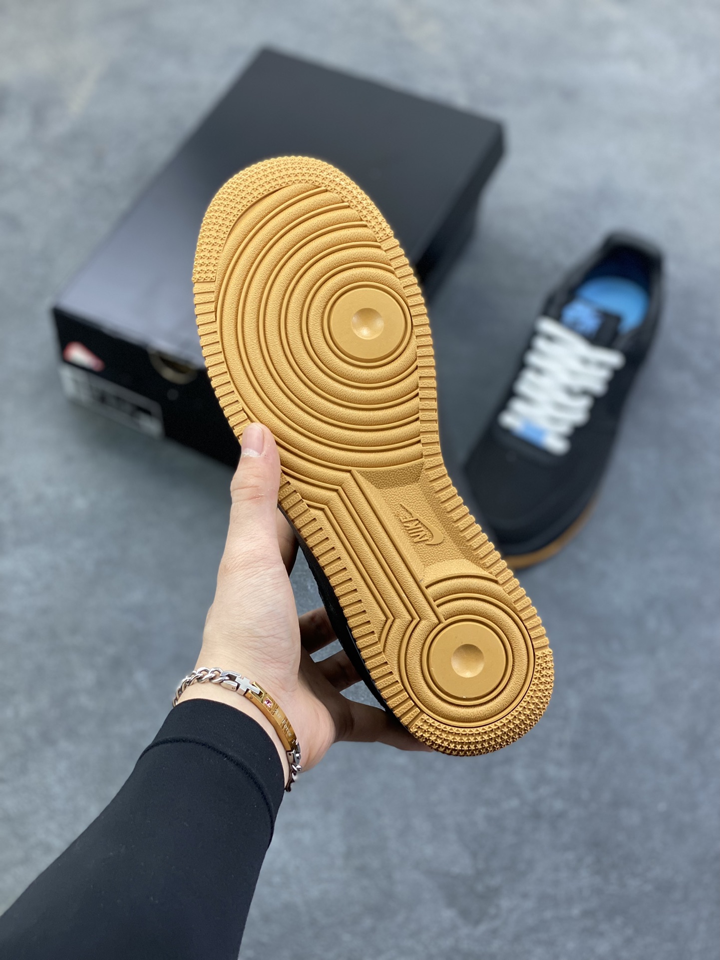 图片[5]-Nike Air Force 1 Low 磨砂黑生胶 空军一号低帮运动休闲板鞋 原楦头原纸板 打造纯正空军版型#专注外贸渠道 全掌内置蜂窝气垫 #原盒配件 原厂中底钢印、拉帮完美 货号：IQ9770-001 尺码：36 36.5 37.5 38 38.5 39 40 40.5 41 42 42.5 43 44 44.5 45-选品中心
