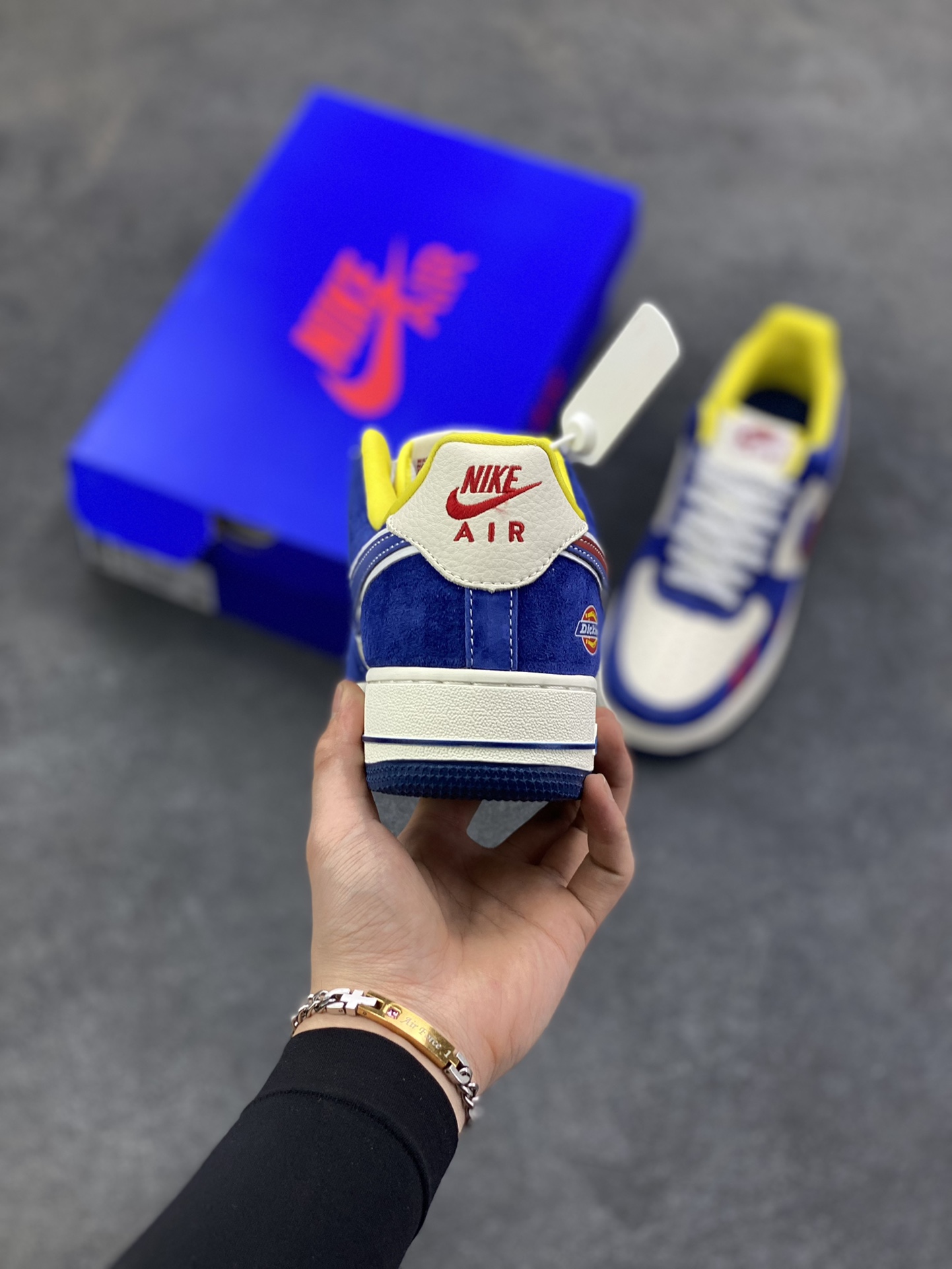 图片[4]-NIke Air Force 1 \’07 Low “Dickies冠军联名——白蓝猪八”空军一号 低帮 运动鞋 休闲鞋 折边针车 工艺难度大 原楦头原纸板 原装鞋盒 定制五金配件 内置全掌气垫 原厂鞋底 货号：SY1388-006 尺码：36 36.5 37.5 38 38.5 39 40 40.5 41 42 42.5 43 44 44.5 45-选品中心