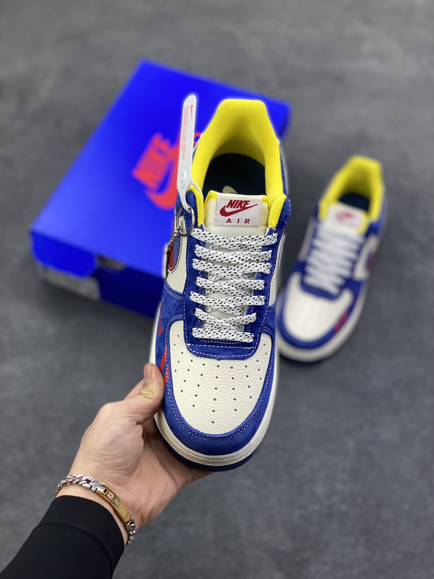 图片[2]-NIke Air Force 1 \’07 Low “Dickies冠军联名——白蓝猪八”空军一号 低帮 运动鞋 休闲鞋 折边针车 工艺难度大 原楦头原纸板 原装鞋盒 定制五金配件 内置全掌气垫 原厂鞋底 货号：SY1388-006 尺码：36 36.5 37.5 38 38.5 39 40 40.5 41 42 42.5 43 44 44.5 45-选品中心