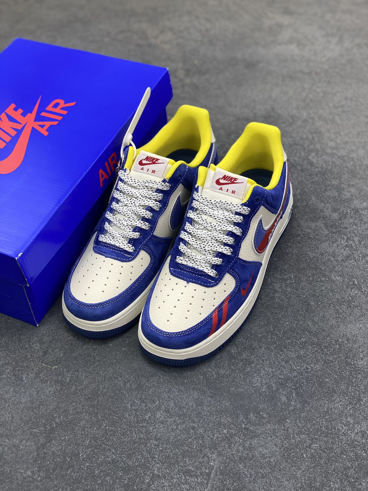 图片[8]-NIke Air Force 1 \’07 Low “Dickies冠军联名——白蓝猪八”空军一号 低帮 运动鞋 休闲鞋 折边针车 工艺难度大 原楦头原纸板 原装鞋盒 定制五金配件 内置全掌气垫 原厂鞋底 货号：SY1388-006 尺码：36 36.5 37.5 38 38.5 39 40 40.5 41 42 42.5 43 44 44.5 45-选品中心