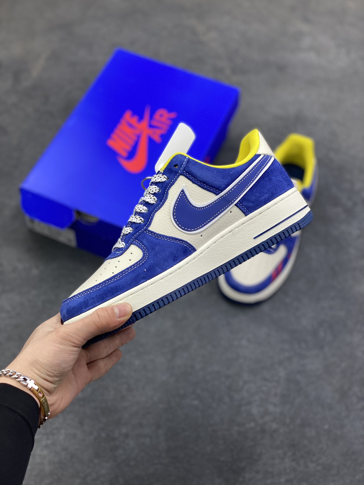 图片[3]-NIke Air Force 1 \’07 Low “Dickies冠军联名——白蓝猪八”空军一号 低帮 运动鞋 休闲鞋 折边针车 工艺难度大 原楦头原纸板 原装鞋盒 定制五金配件 内置全掌气垫 原厂鞋底 货号：SY1388-006 尺码：36 36.5 37.5 38 38.5 39 40 40.5 41 42 42.5 43 44 44.5 45-选品中心