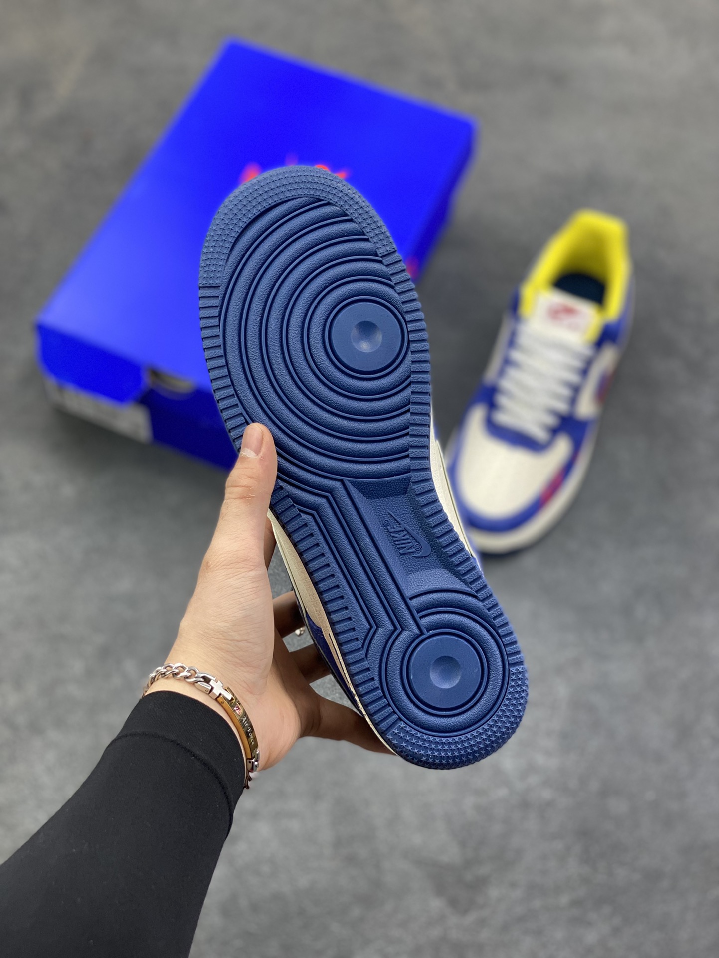 图片[5]-NIke Air Force 1 \’07 Low “Dickies冠军联名——白蓝猪八”空军一号 低帮 运动鞋 休闲鞋 折边针车 工艺难度大 原楦头原纸板 原装鞋盒 定制五金配件 内置全掌气垫 原厂鞋底 货号：SY1388-006 尺码：36 36.5 37.5 38 38.5 39 40 40.5 41 42 42.5 43 44 44.5 45-选品中心