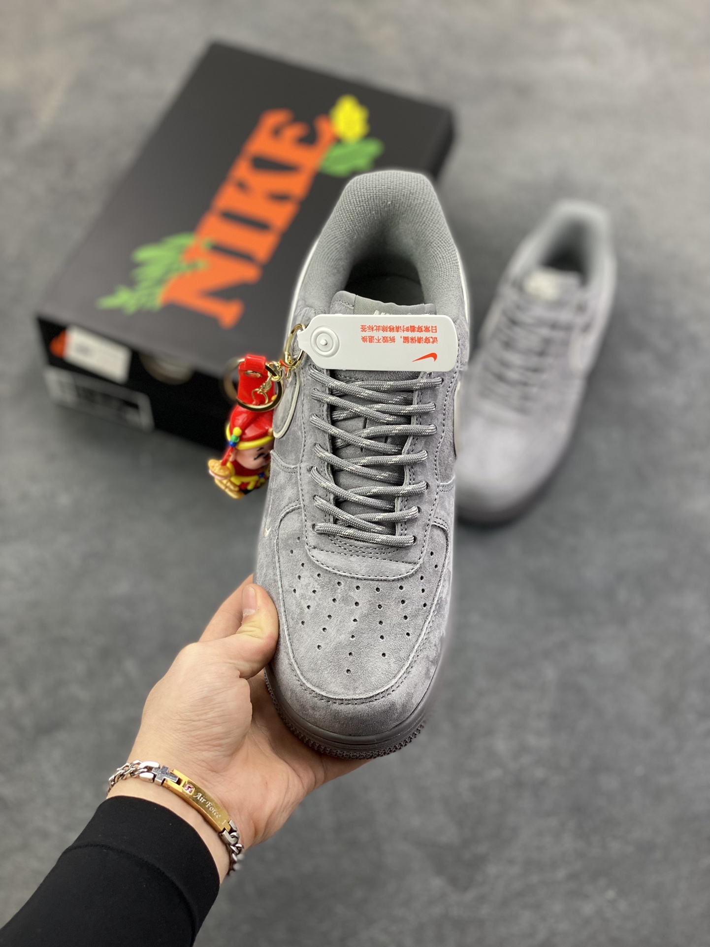 图片[2]-Nike Air Force 1 \’07 Low “头层猪八拼接” 空军一号 高端定制 低帮 运动鞋 休闲鞋 折边针车 工艺难度大 原楦头原纸板 原装鞋盒 定制五金配件 内置全掌气垫 原厂鞋底 货号：DY9867-102 尺码：36 36.5 37.5 38 38.5 39 40 40.5 41 42 42.5 43 44 44.5 45-选品中心