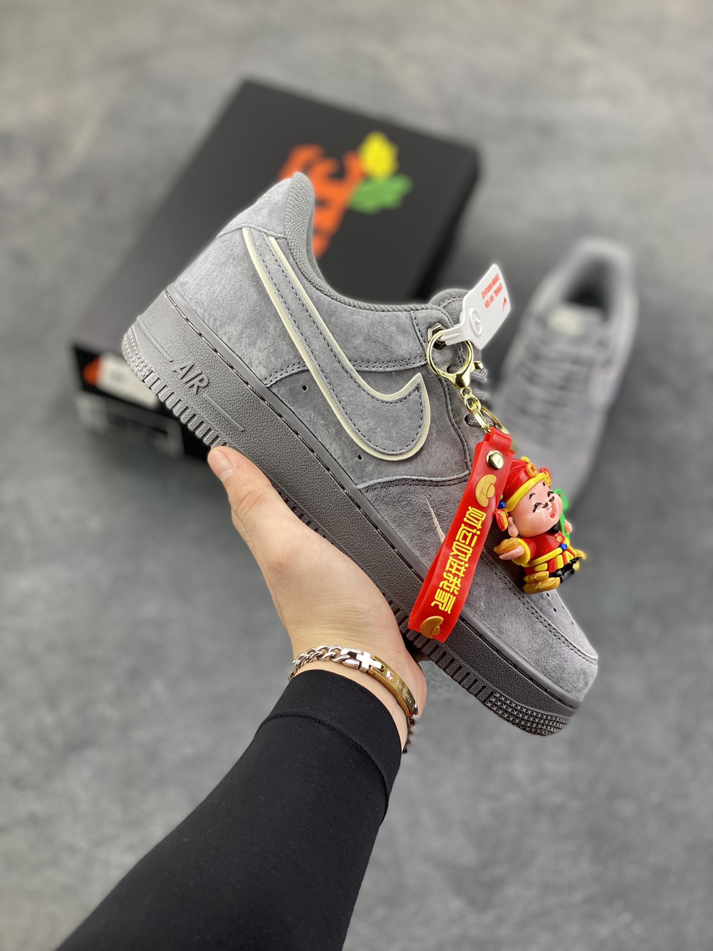 Nike Air Force 1 \'07 Low “头层猪八拼接” 空军一号 高端定制 低帮 运动鞋 休闲鞋 折边针车 工艺难度大 原楦头原纸板 原装鞋盒 定制五金配件 内置全掌气垫 原厂鞋底 货号：DY9867-102 尺码：36 36.5 37.5 38 38.5 39 40 40.5 41 42 42.5 43 44 44.5 45-选品中心