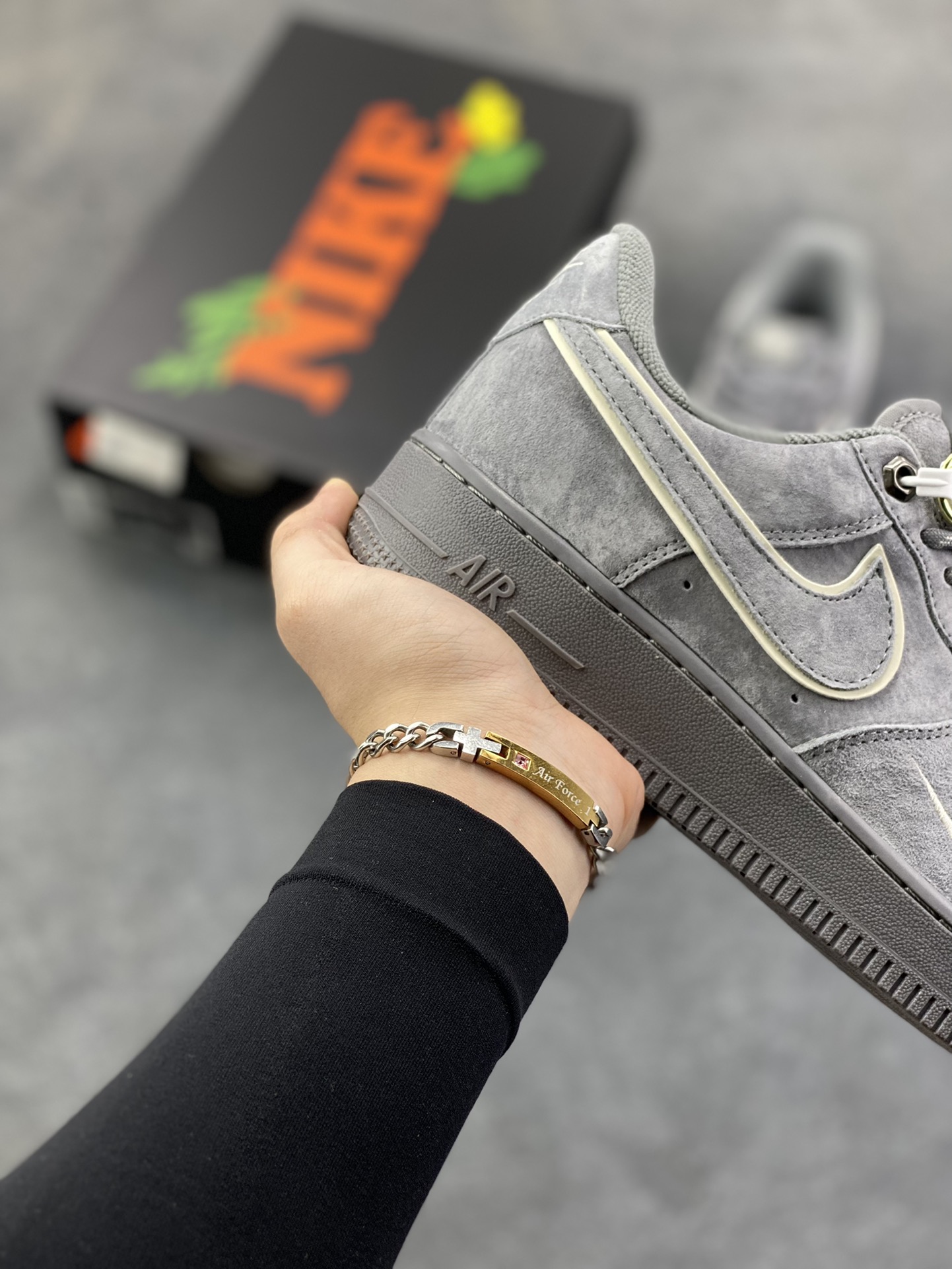 图片[6]-Nike Air Force 1 \’07 Low “头层猪八拼接” 空军一号 高端定制 低帮 运动鞋 休闲鞋 折边针车 工艺难度大 原楦头原纸板 原装鞋盒 定制五金配件 内置全掌气垫 原厂鞋底 货号：DY9867-102 尺码：36 36.5 37.5 38 38.5 39 40 40.5 41 42 42.5 43 44 44.5 45-选品中心