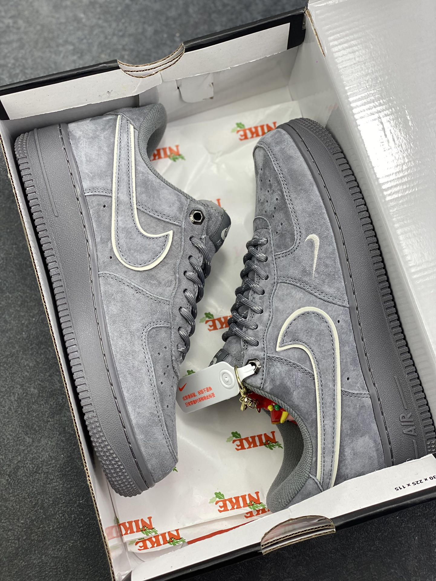 图片[9]-Nike Air Force 1 \’07 Low “头层猪八拼接” 空军一号 高端定制 低帮 运动鞋 休闲鞋 折边针车 工艺难度大 原楦头原纸板 原装鞋盒 定制五金配件 内置全掌气垫 原厂鞋底 货号：DY9867-102 尺码：36 36.5 37.5 38 38.5 39 40 40.5 41 42 42.5 43 44 44.5 45-选品中心