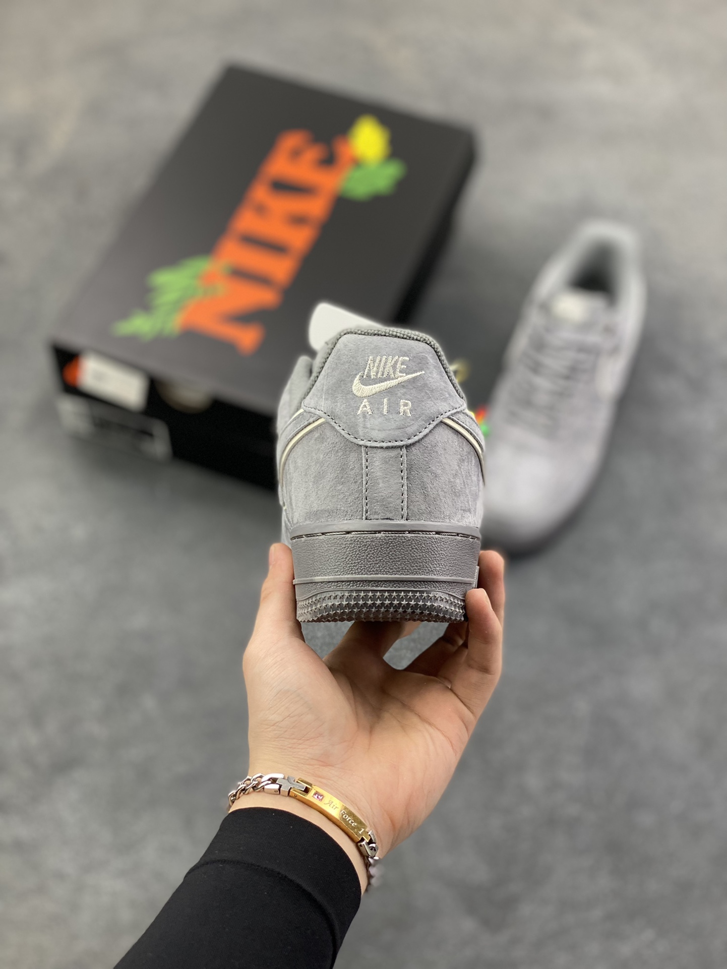 图片[4]-Nike Air Force 1 \’07 Low “头层猪八拼接” 空军一号 高端定制 低帮 运动鞋 休闲鞋 折边针车 工艺难度大 原楦头原纸板 原装鞋盒 定制五金配件 内置全掌气垫 原厂鞋底 货号：DY9867-102 尺码：36 36.5 37.5 38 38.5 39 40 40.5 41 42 42.5 43 44 44.5 45-选品中心