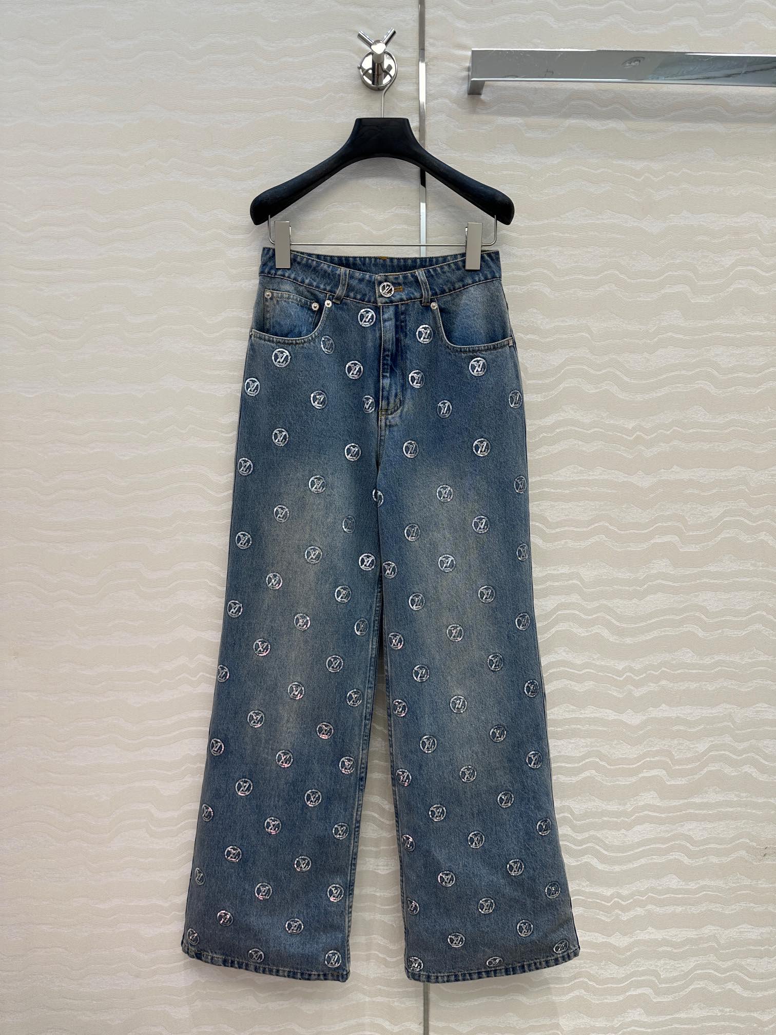 原单品质❤️ 爆单推荐，L滑雪系列金币珠片丹尼牛仔系列！MONOGRAM刺绣珠片满幅logo牛仔长裤！经