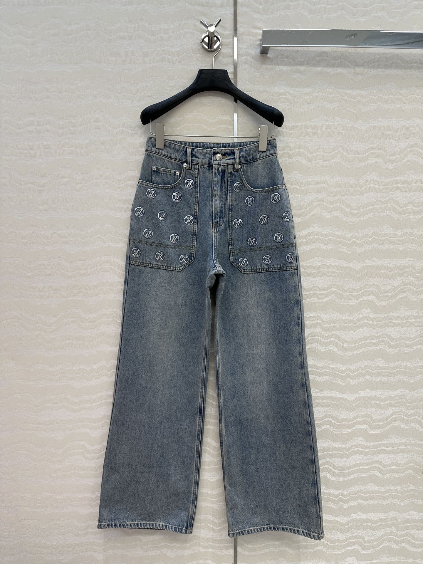 原单品质❤️爆单推荐，L滑雪系列金币珠片丹尼牛仔系列！MONOGRAM口袋刺绣logo牛仔长裤！经典直筒