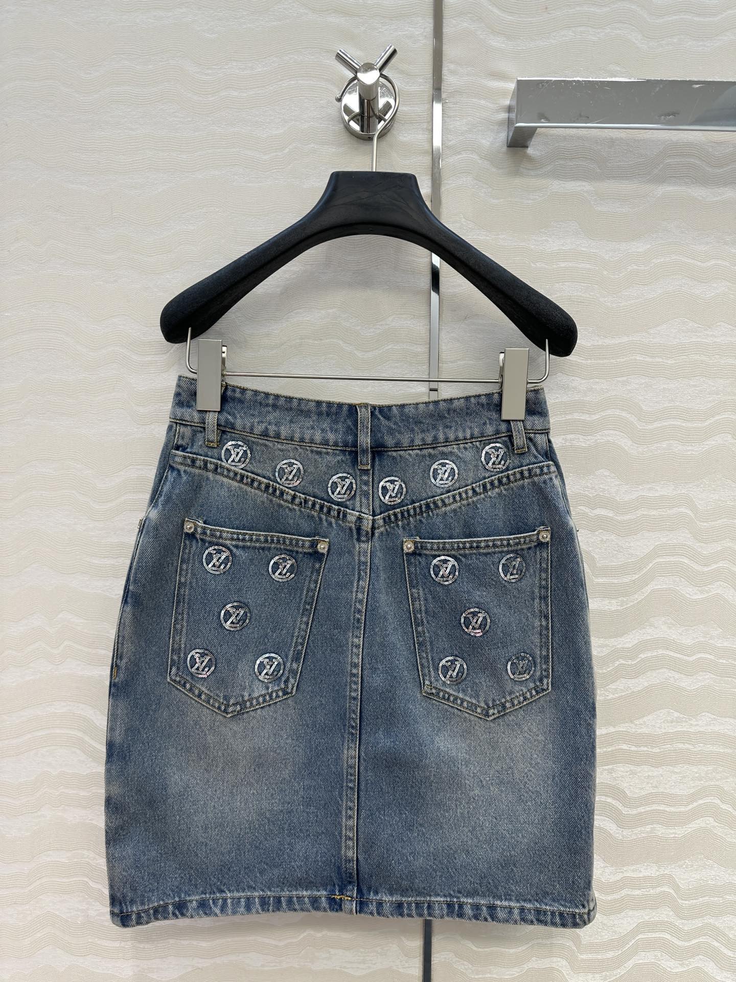 原单品质❤️爆单推荐，L滑雪系列金币珠片丹尼牛仔系列！MONOGRAM口袋刺绣logo牛仔半裙！经典高腰