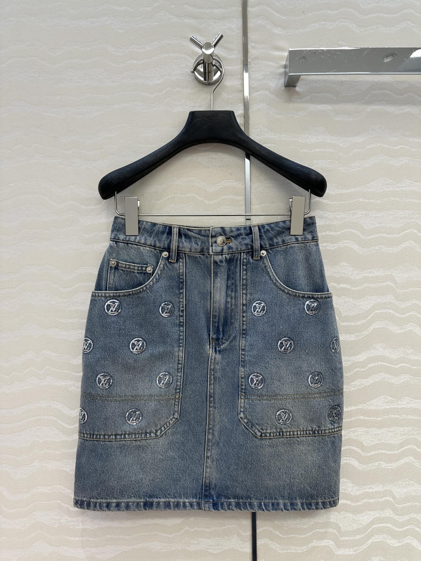 原单品质❤️爆单推荐，L滑雪系列金币珠片丹尼牛仔系列！MONOGRAM口袋刺绣logo牛仔半裙！经典高腰