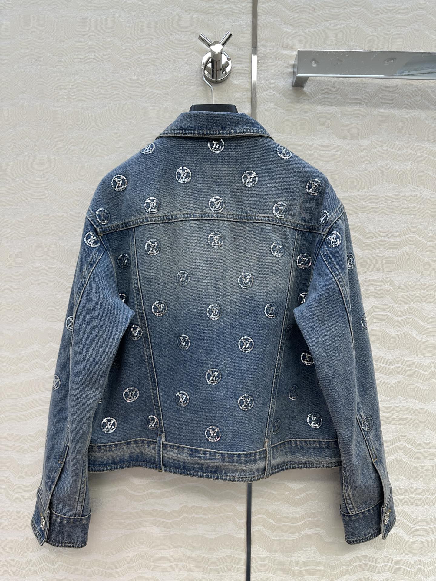 原单品质❤️爆单推荐，L滑雪系列金币珠片丹尼牛仔系列！MONOGRAM满幅刺绣logo牛仔夹克外套！经典