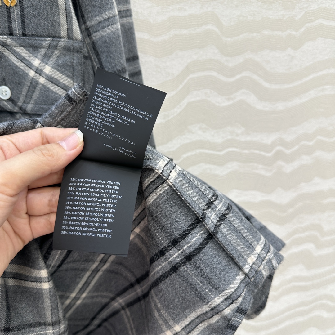 高端原单品质。❤️miu少女风穿搭！格蕾系穿搭，少女风工装口袋复古格纹大衬衫！撞色拼接灯芯绒领，可甜可盐