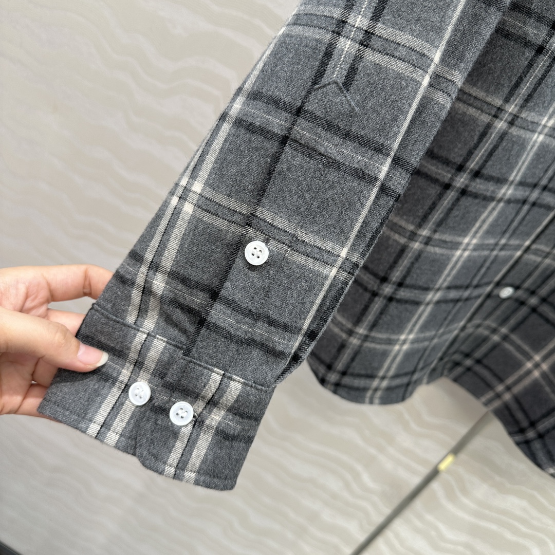 高端原单品质。❤️miu少女风穿搭！格蕾系穿搭，少女风工装口袋复古格纹大衬衫！撞色拼接灯芯绒领，可甜可盐