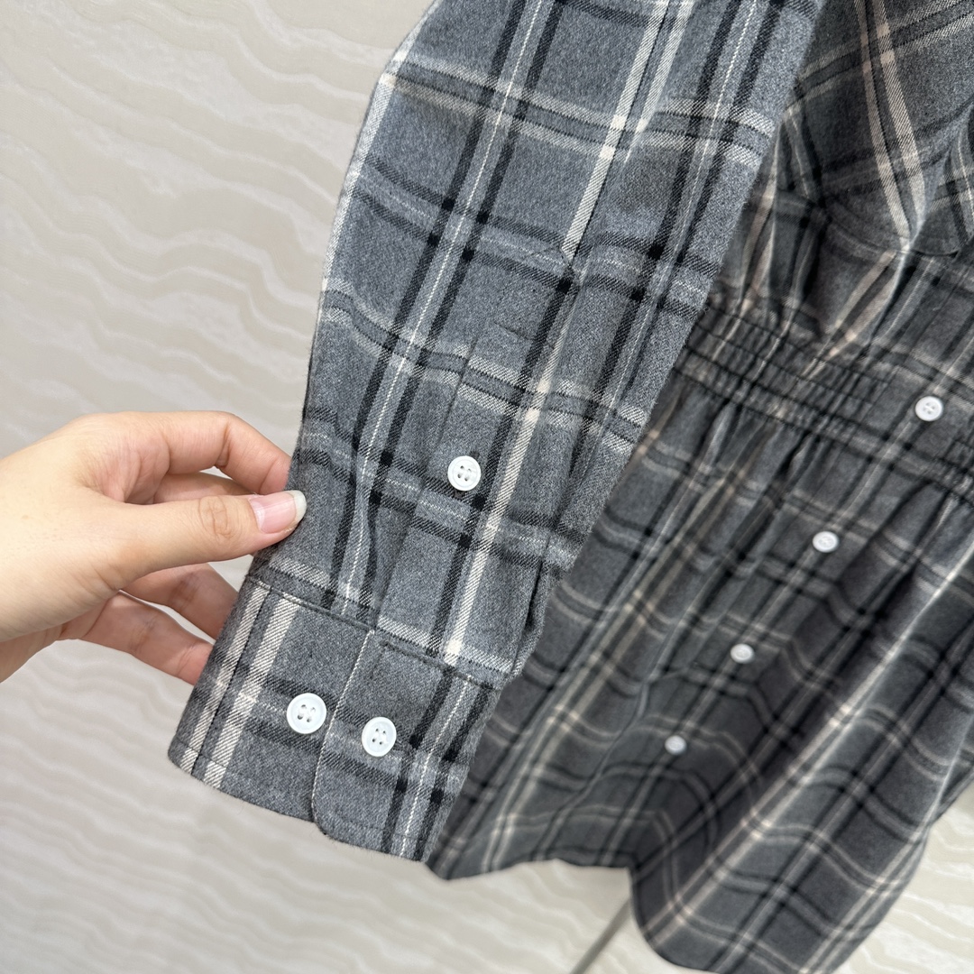 高端原单品质。❤️miu少女风穿搭！格蕾系穿搭，少女风工装口袋复古格纹衬衫连衣裙！撞色拼接灯芯绒领，打揽