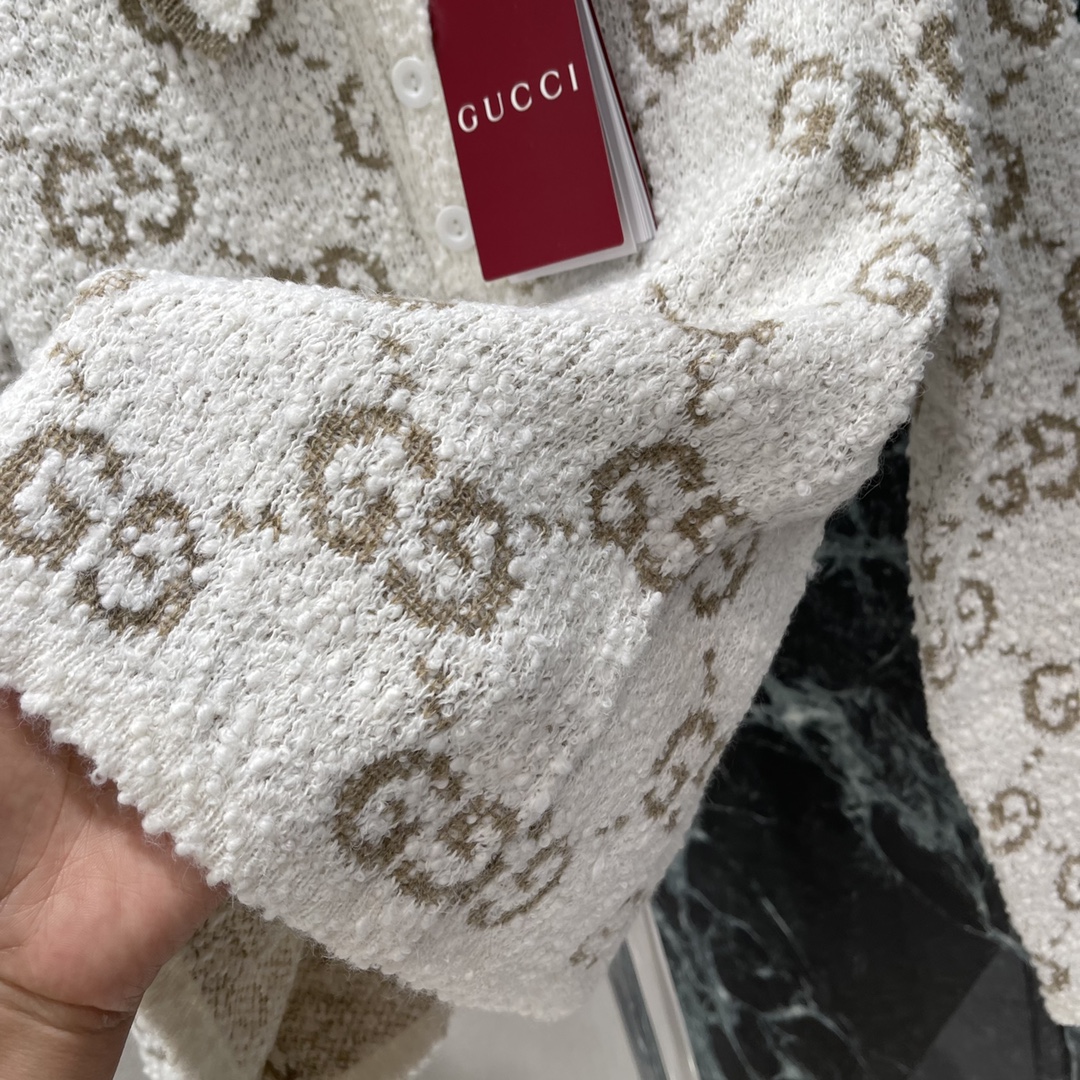 G家 25秋冬新款 满印logo翻领毛衣 触感超舒适 秋冬穿超合适!经典GG图案+翻领设计休闲又百搭 搭