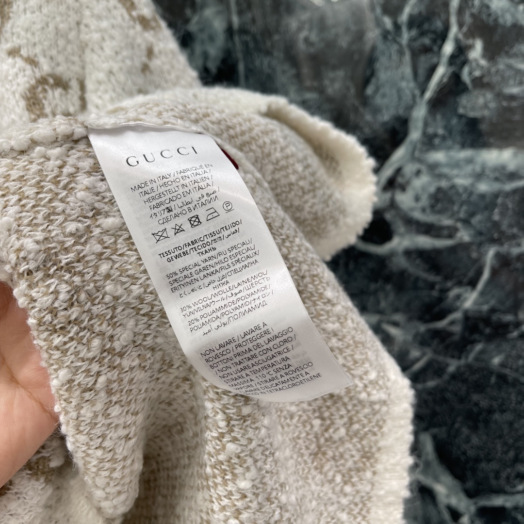 G家 25秋冬新款 满印logo翻领毛衣 触感超舒适 秋冬穿超合适!经典GG图案+翻领设计休闲又百搭 搭