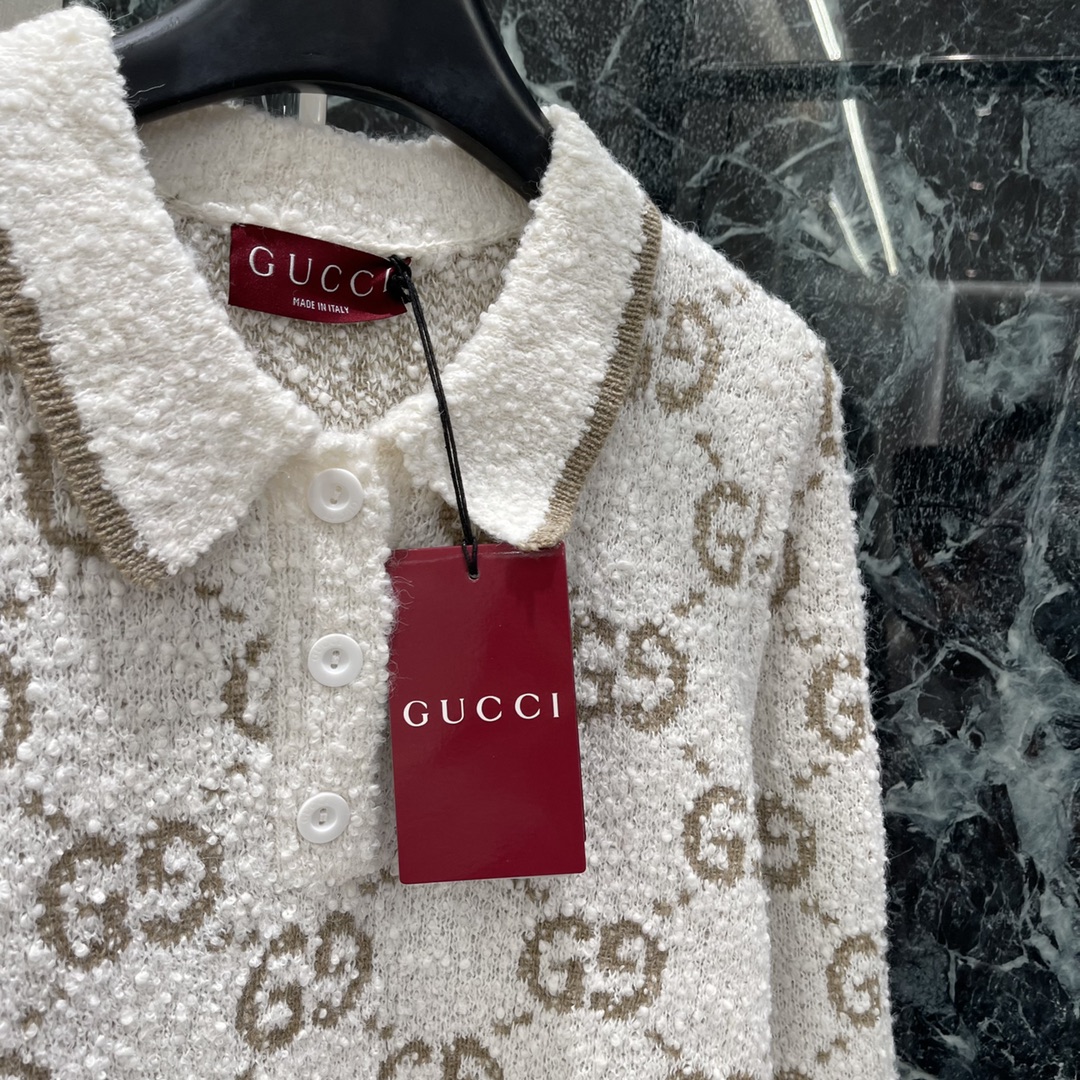 G家 25秋冬新款 满印logo翻领毛衣 触感超舒适 秋冬穿超合适!经典GG图案+翻领设计休闲又百搭 搭