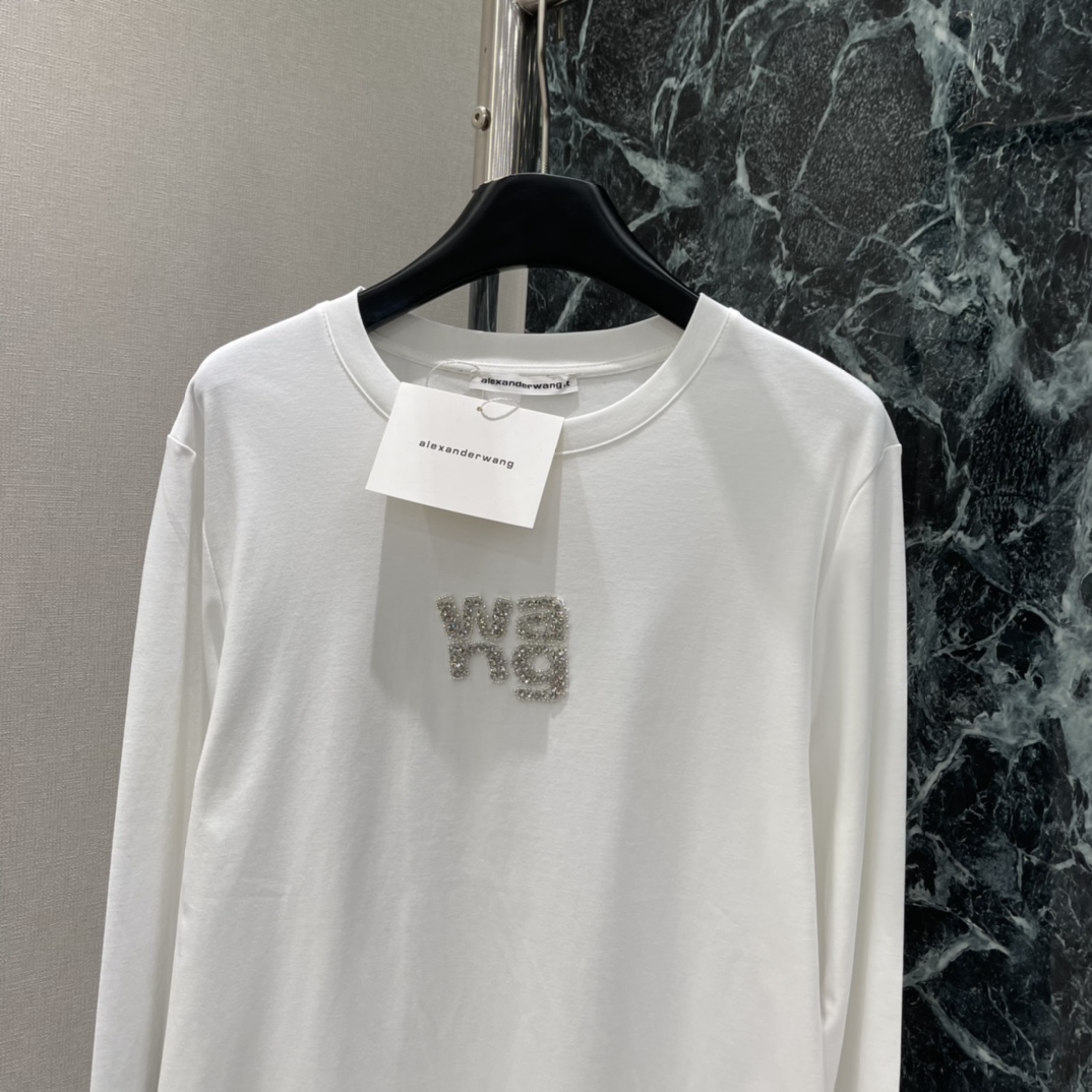 大王 25秋冬新款 水钻Logo长袖T恤 胸前银色水钻Logo超吸睛计简约又有细节感 百搭不挑人 日常休