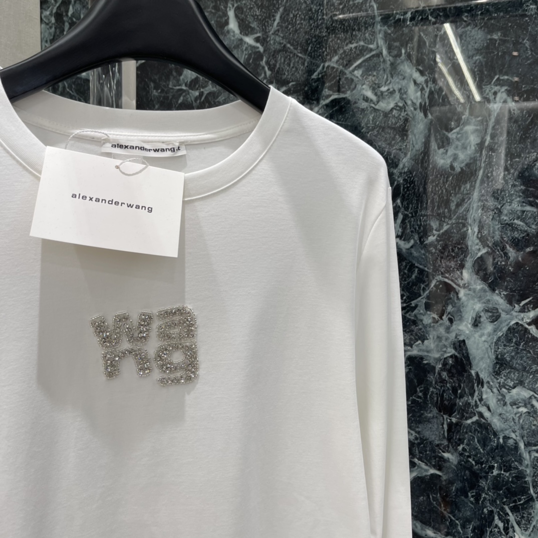 大王 25秋冬新款 水钻Logo长袖T恤 胸前银色水钻Logo超吸睛计简约又有细节感 百搭不挑人 日常休
