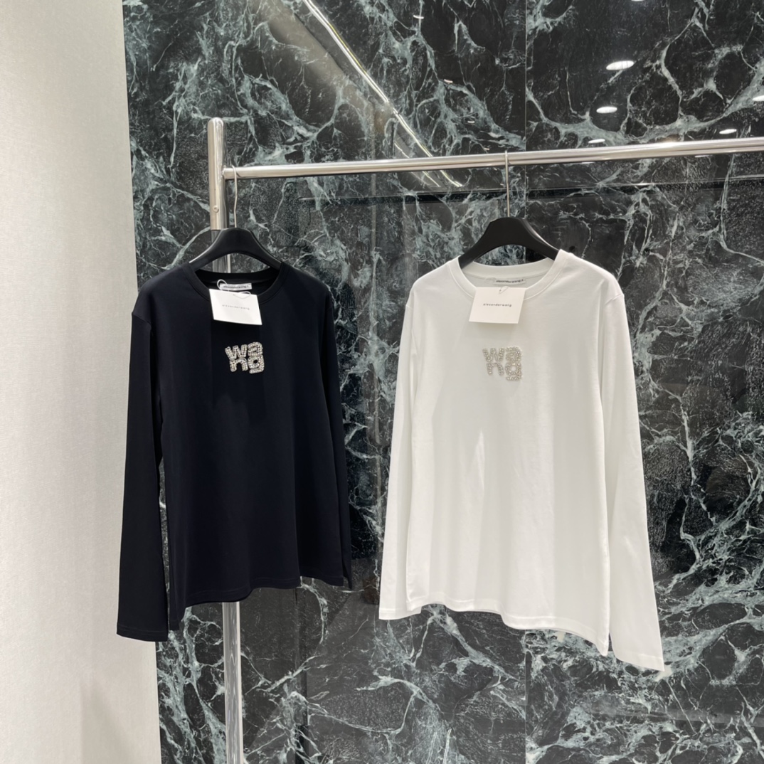 大王 25秋冬新款 水钻Logo长袖T恤 胸前银色水钻Logo超吸睛计简约又有细节感 百搭不挑人 日常休