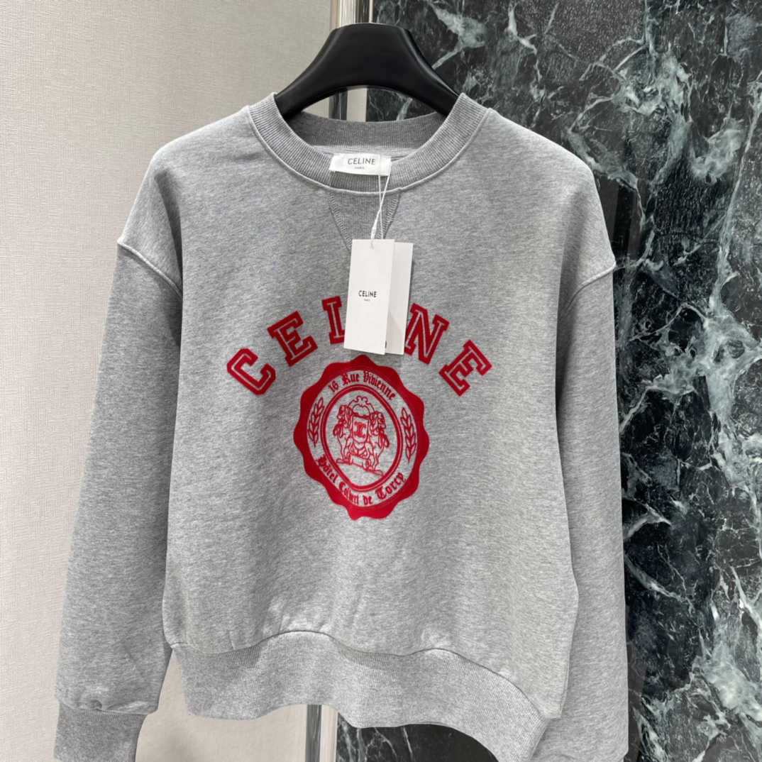 CE 25秋冬新款 徽标植绒字母卫衣 胸前凯旋门徽标，复古学院风满满。宽松版型，男女都能穿，初冬搭配保暖