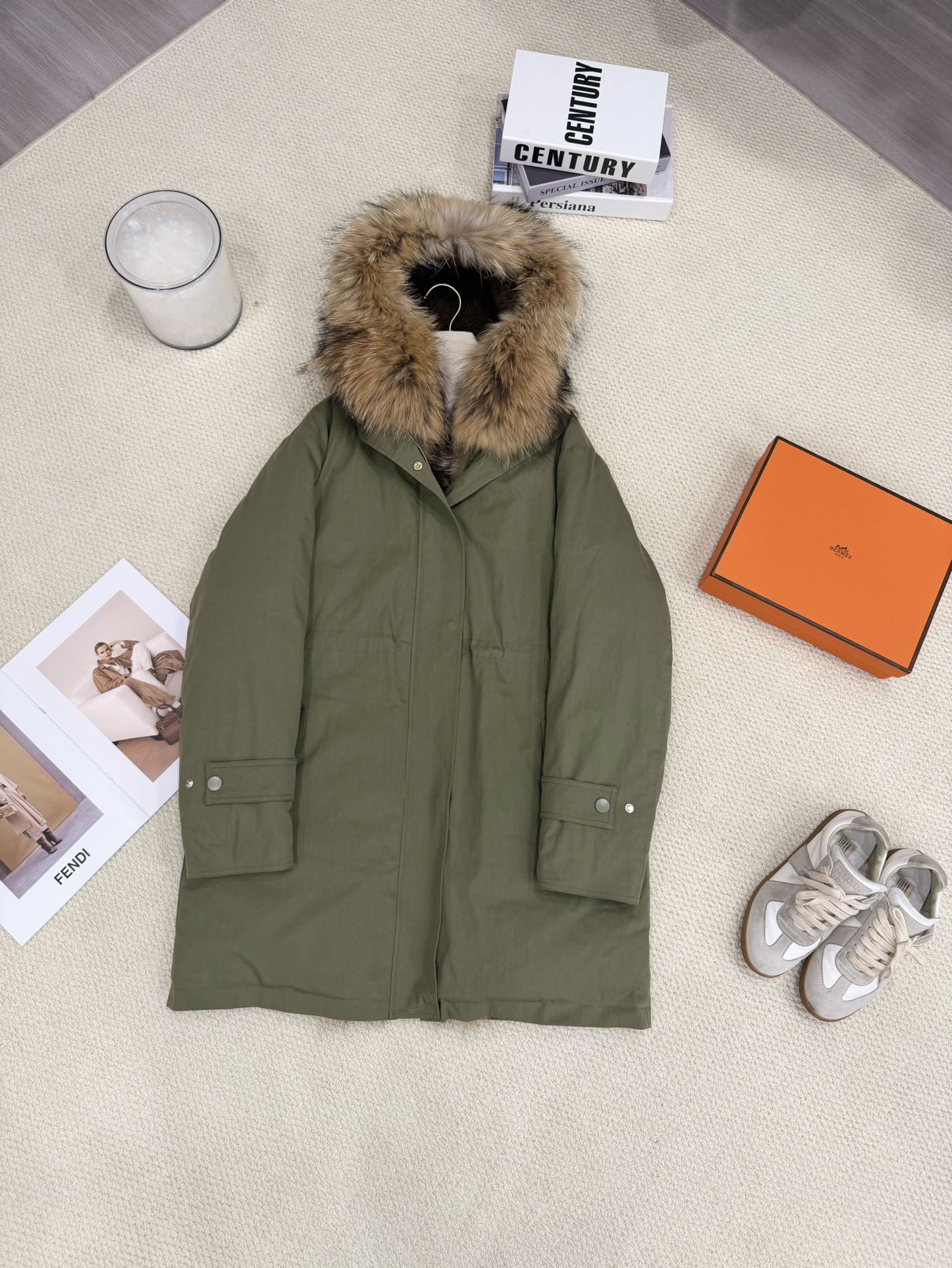 NO:636938,Wind New arrivals for autumn and winter. Workwear hooded raccoon fur collar parka goose down jacket [palm green] invites you to appreciate the details. Built-in drawstring | wool hood. Clean and simple loose silhouette, with mid-length and hip length. It is elegant and loose but not bulky. It is very tolerant to the body. It is equipped with a buckle and adjustable dimensional hood. The large hood made of deep heavy-duty industrial materials and the raccoon fur collar wraps the head and neck well, preventing wind and frost.  There is no limit to the wearing space. The full velvet brings a strong sense of wrapping like a building. The hooded shape is friendly to all body shapes. It cleverly hides the flesh and makes you look slimmer. Women's clothing, hats,  19860909风 秋冬新款上新 工装连帽貉子毛领派克鹅绒服【棕榈绿】细节邀您鉴赏 内置抽绳｜羊毛挂面帽里 利落简约的宽松廓形,配以中长及臀长度,实穿优雅宽松但不肥大对身体有很好的包容性,配以档扣可调节维度帽深重工用料大兜帽配上貉子毛领很好包裹头部脖颈,防风抗冻 穿搭空间不设限,饱满充绒带来建筑般的强包裹感利落放松连帽衣型对各种身形都很友好,巧妙藏肉显瘦,女装,hats, ,Women's clothing