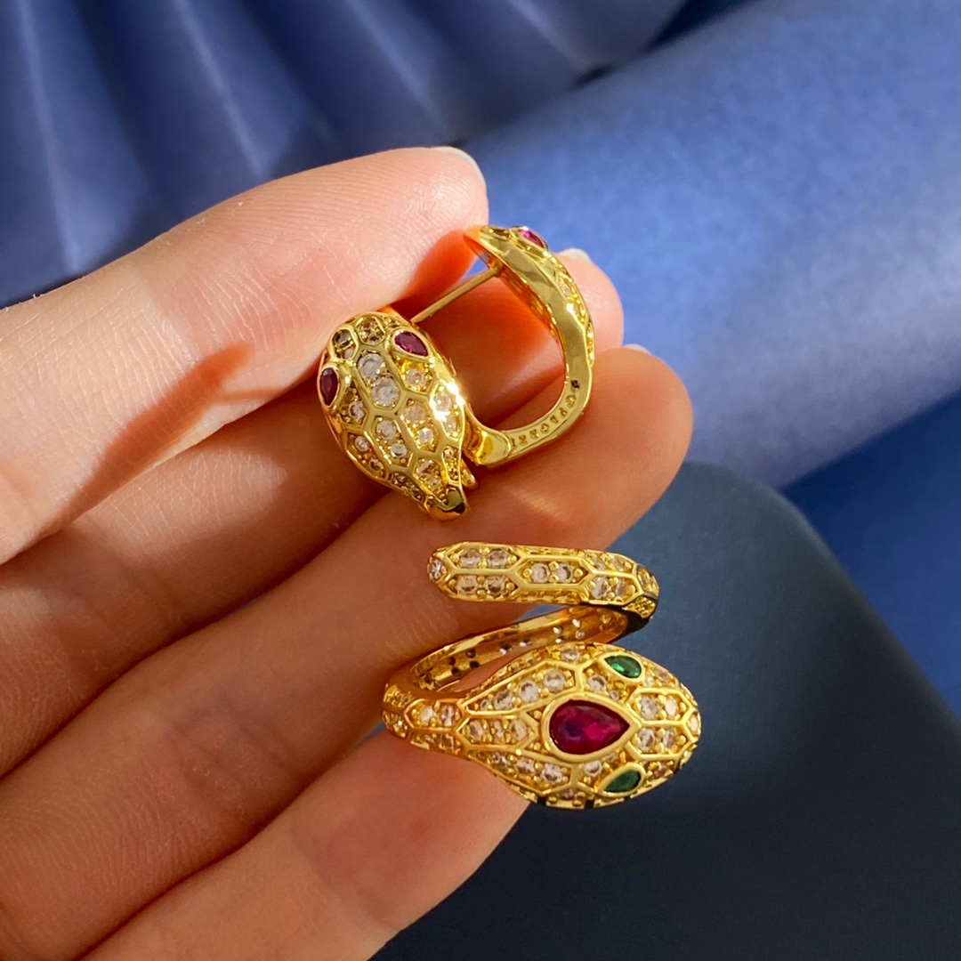 Bvlgari BVLGARI宝格丽欧美 水滴形钻绿眼睛蛇头红宝石蓝宝石满钻蛇造型开口戒指