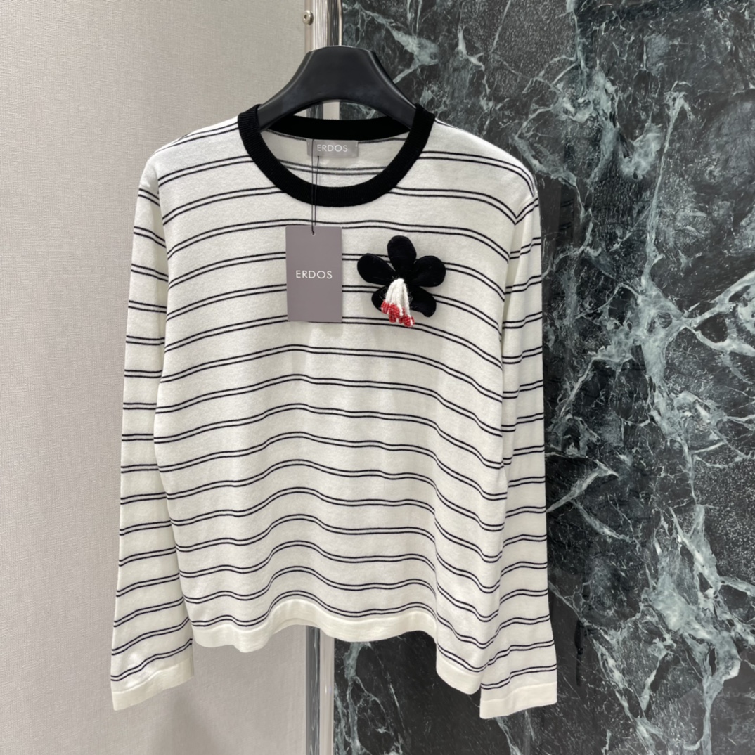 ERDO 25秋冬新款 经典条纹毛衣 黑白条纹+手工立体花朵，俏皮减龄，法式慵懒氛围感拉满!领口珍珠边细