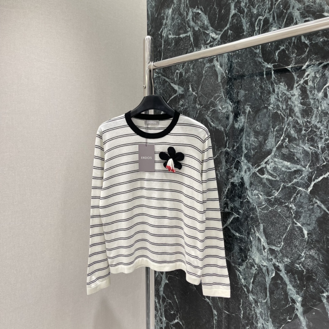 ERDO 25秋冬新款 经典条纹毛衣 黑白条纹+手工立体花朵，俏皮减龄，法式慵懒氛围感拉满!领口珍珠边细