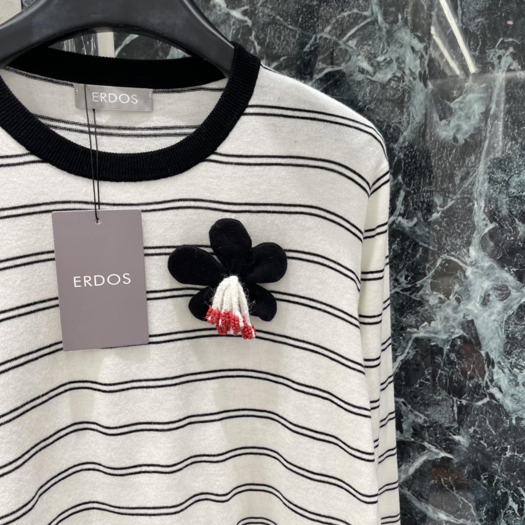 ERDO 25秋冬新款 经典条纹毛衣 黑白条纹+手工立体花朵，俏皮减龄，法式慵懒氛围感拉满!领口珍珠边细