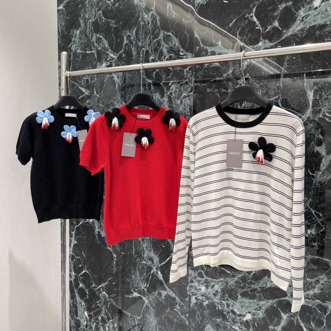 ERDO 25秋冬新款 经典条纹毛衣 黑白条纹+手工立体花朵，俏皮减龄，法式慵懒氛围感拉满!领口珍珠边细