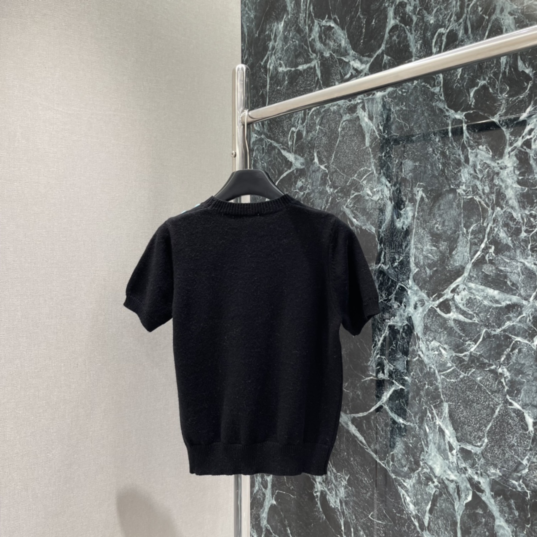 ERDO 25秋冬新款 立体花朵针织衫 手工立体花朵，精致又有艺术感，俏皮又高级计 百搭不挑人，配牛仔裤